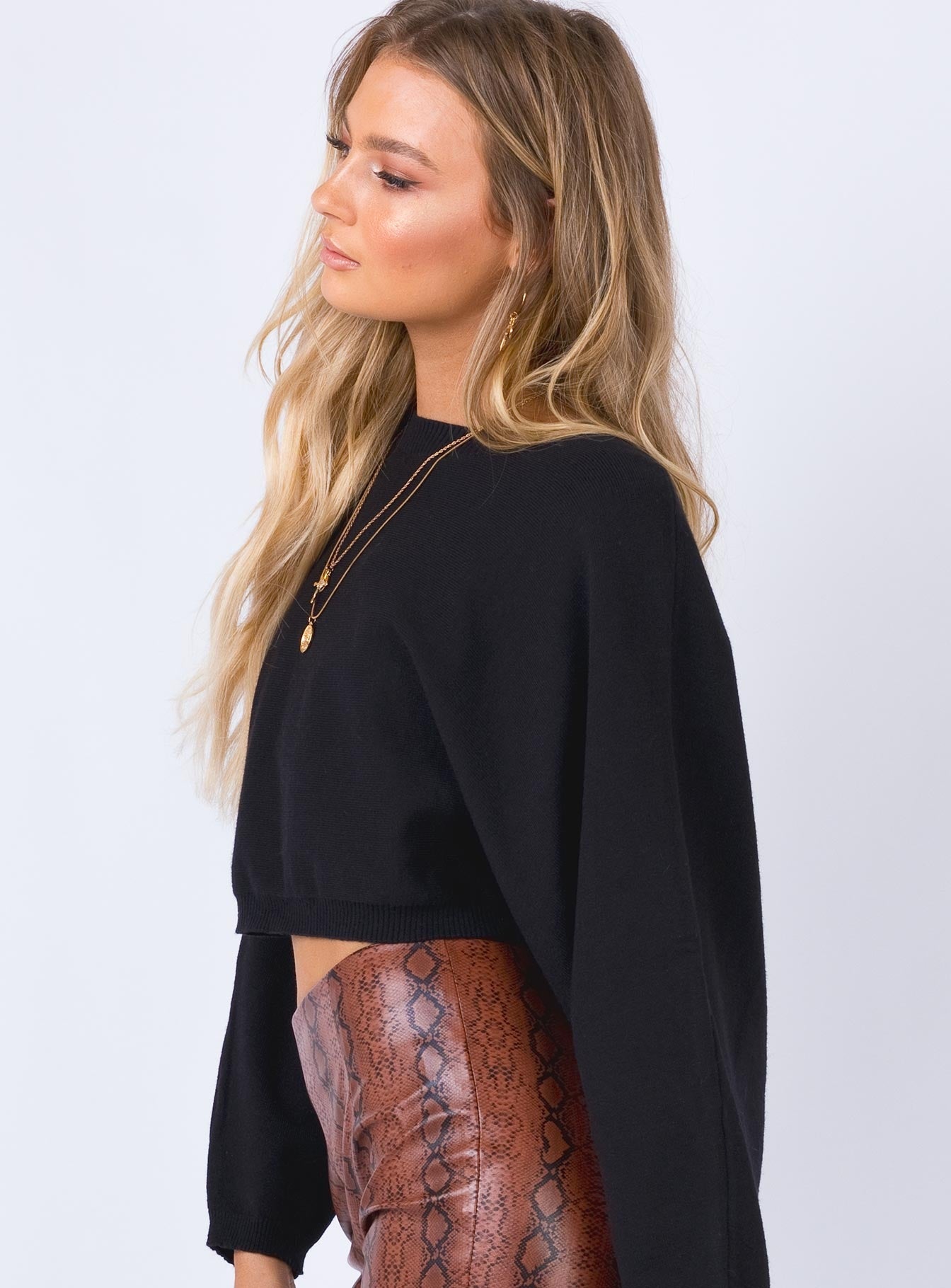 The Thorpe Cropped Sweatshirt Black - Image 5