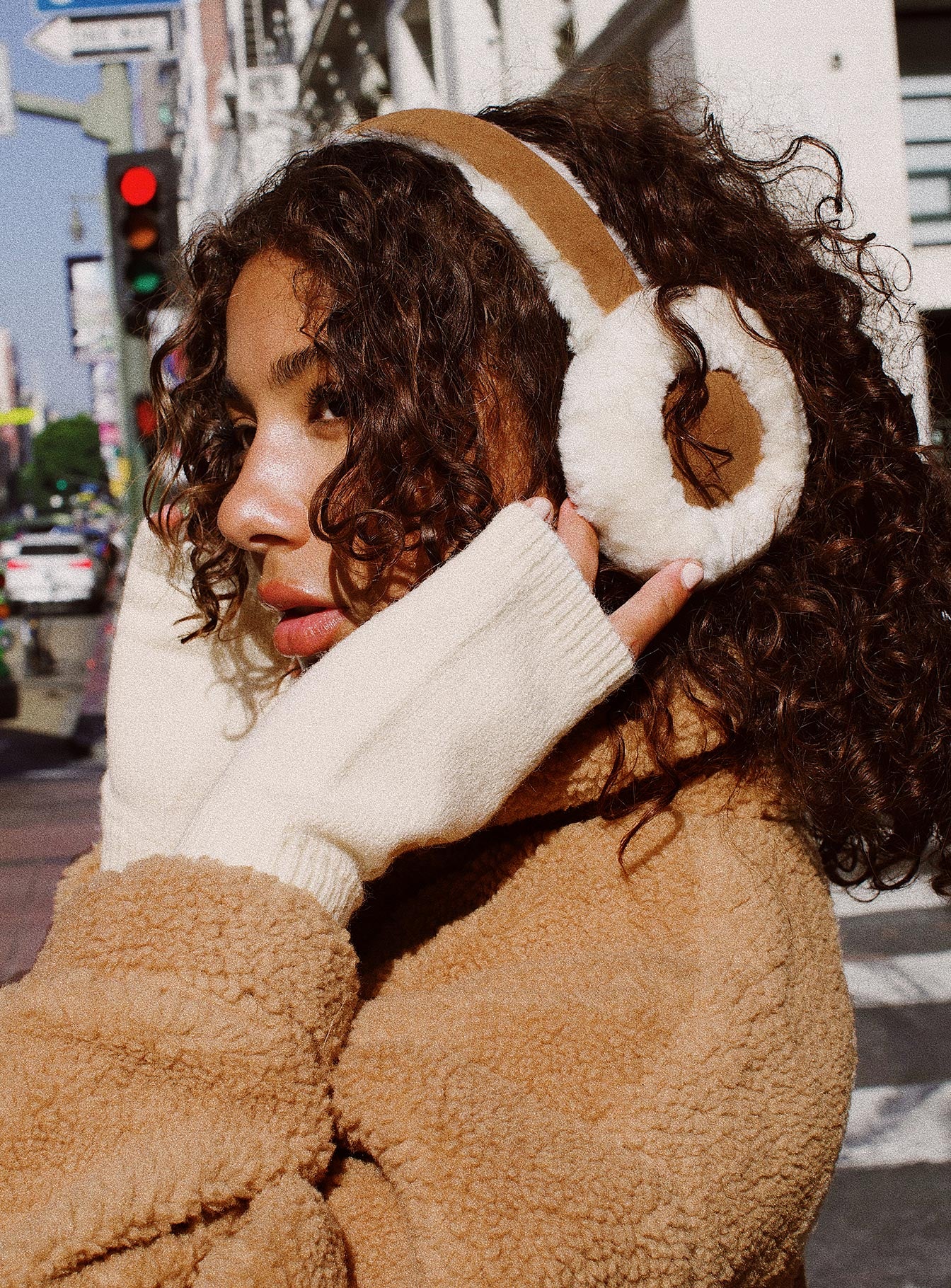 Jhett Mittens Beige - Image 5