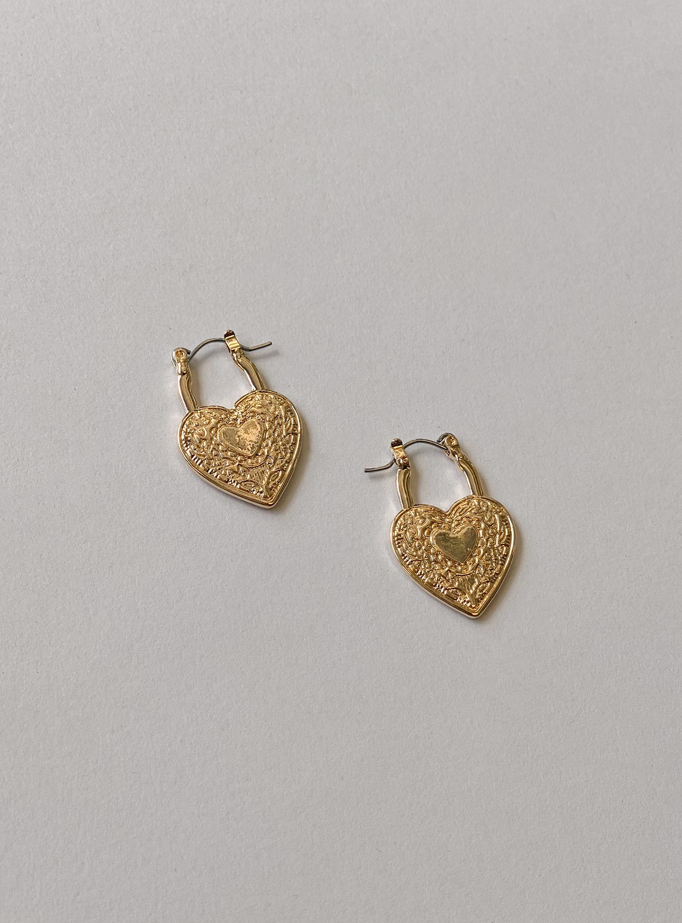 Classic Moments Earrings Gold - Image 3