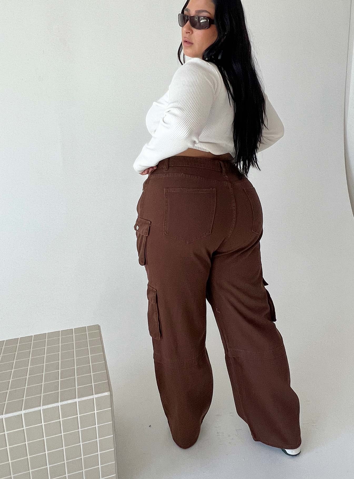 Darla Cargo Denim Jeans Brown Curve - Image 4