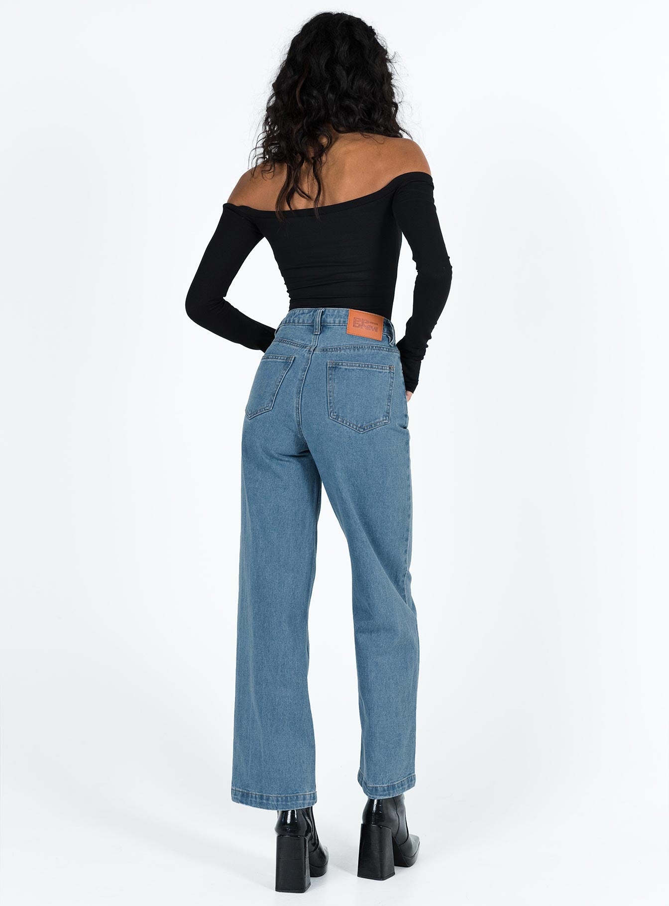 Booran Wide Leg Mid Wash Denim Jean - Image 4