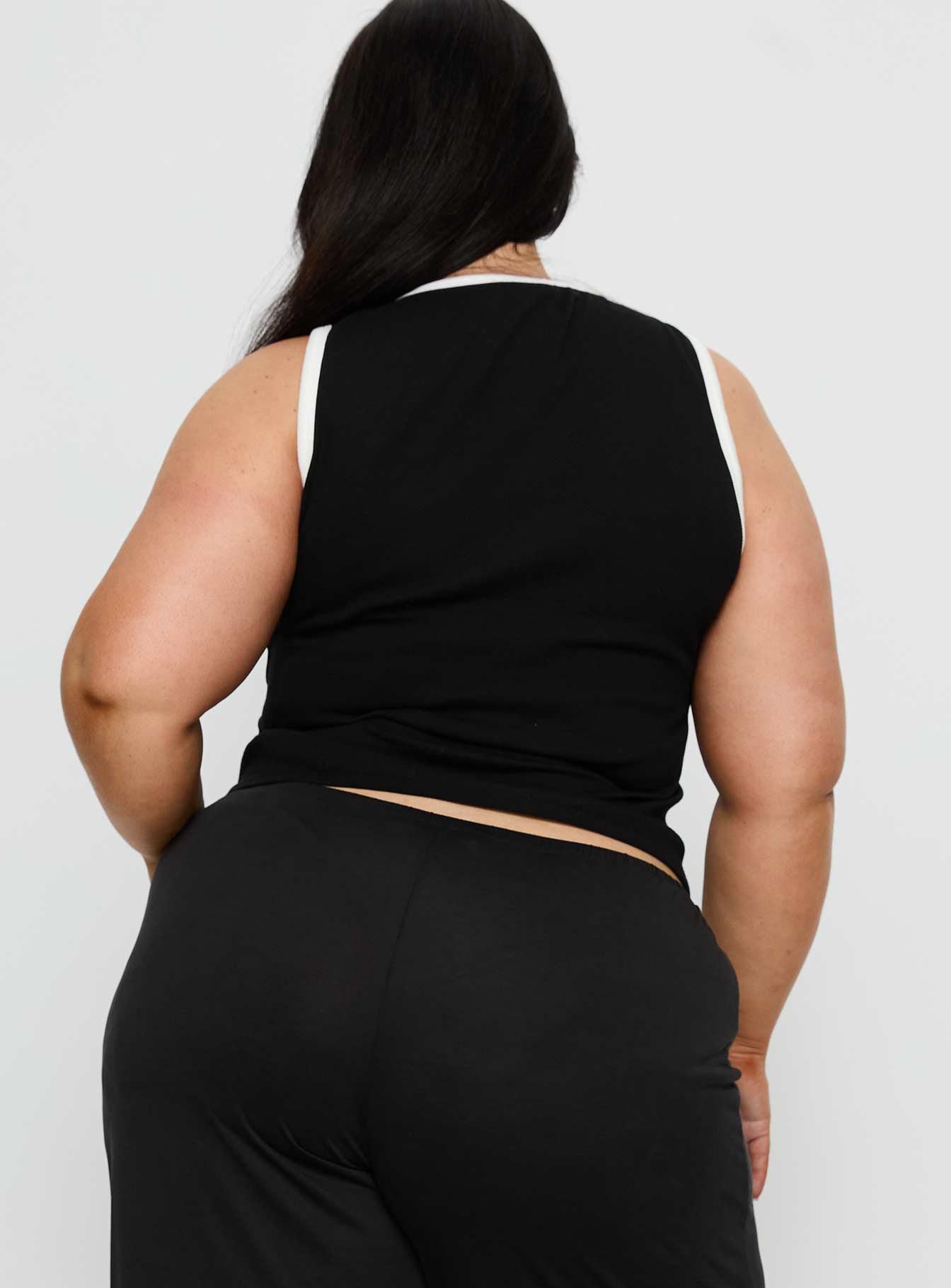 Baseline V Neck Rib Tank Top Black / White Curve - Image 5