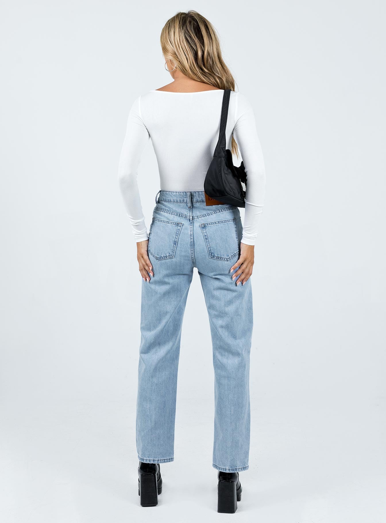 Delmore Straight Leg Jeans Mid Wash Denim - Image 4