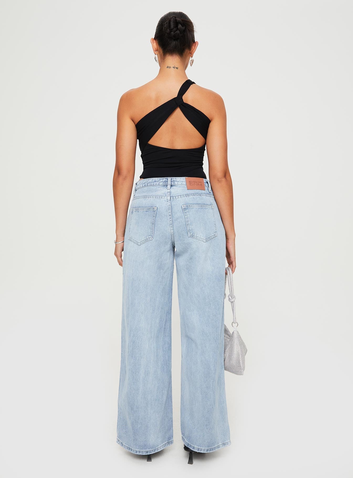 Ramos Low Rise Wide Leg Jeans Light Blue Wash Petite - Image 5