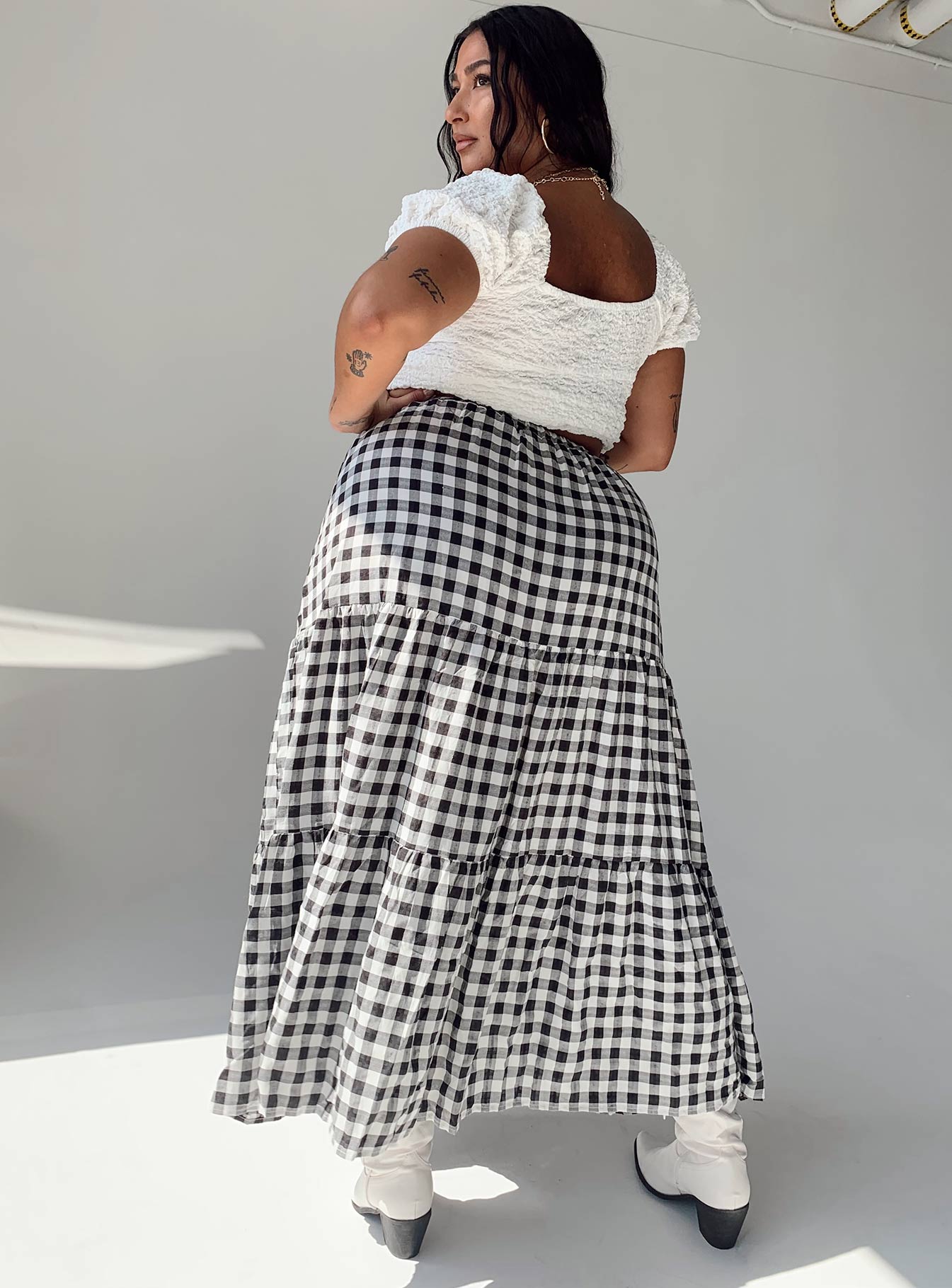 Hale Midi Skirt Black / White Curve - Image 4