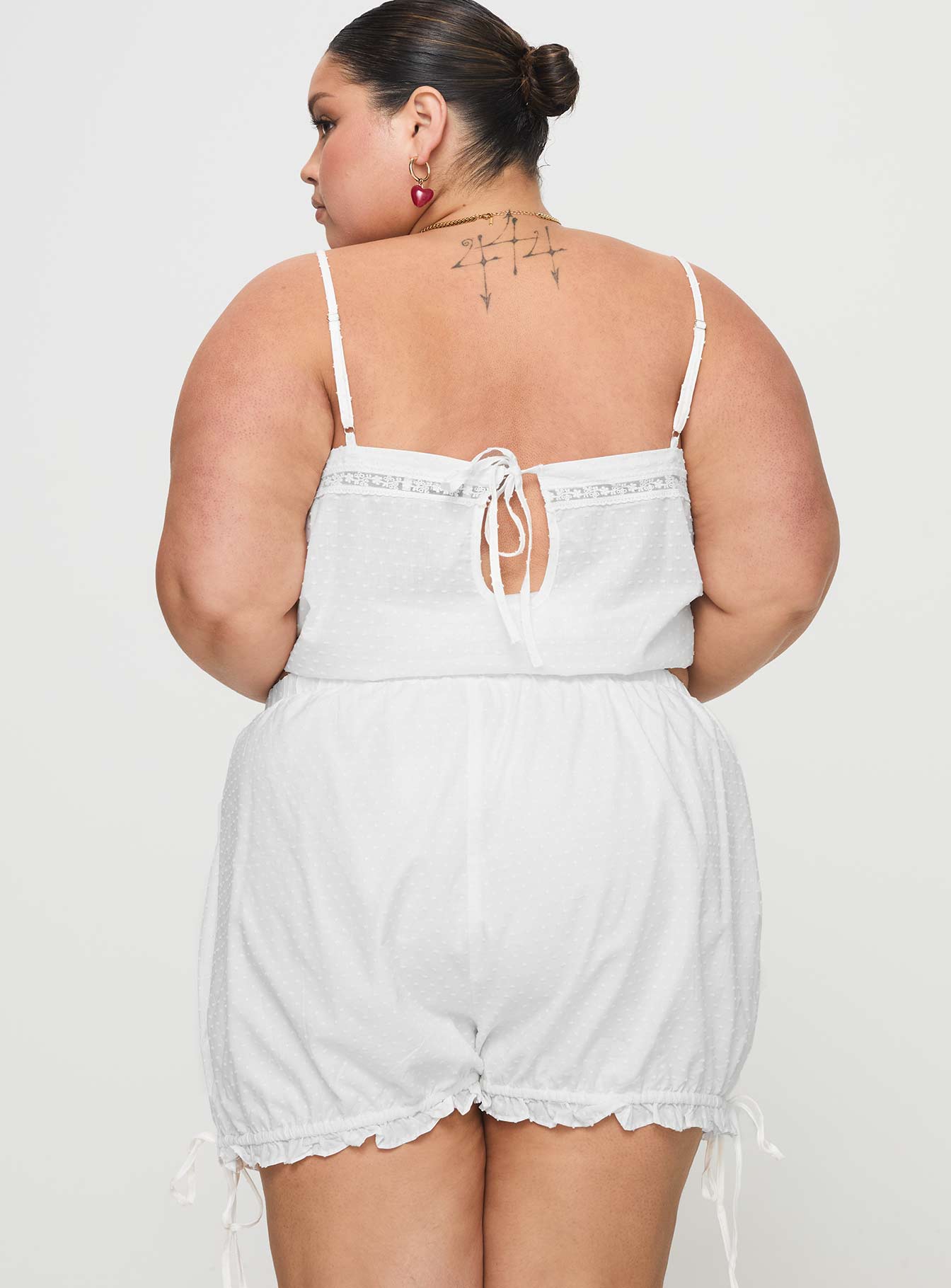 Invisible String Sleep Short White Curve - Image 5