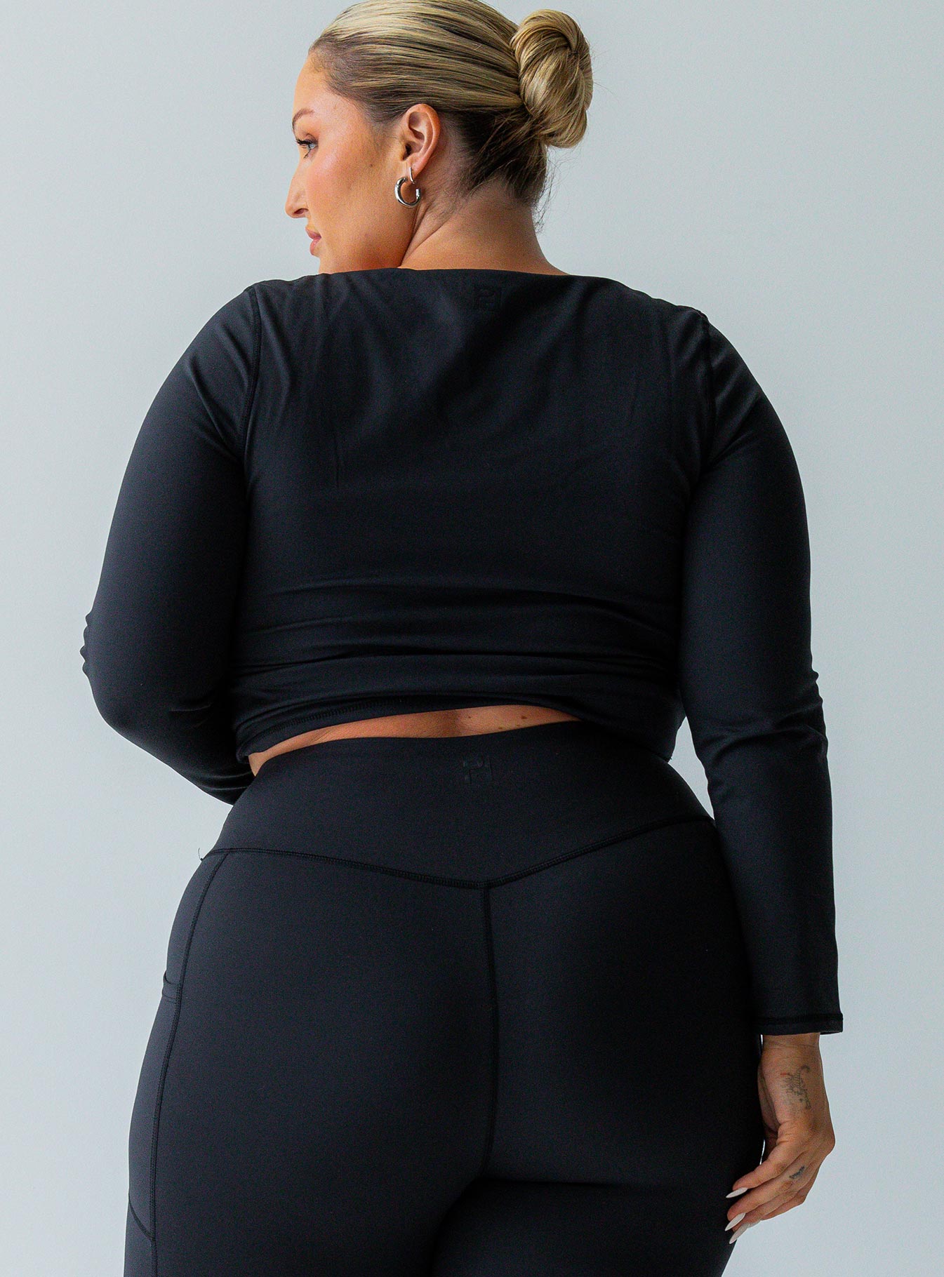 Thriving Activewear Top Black Curve - Image 4