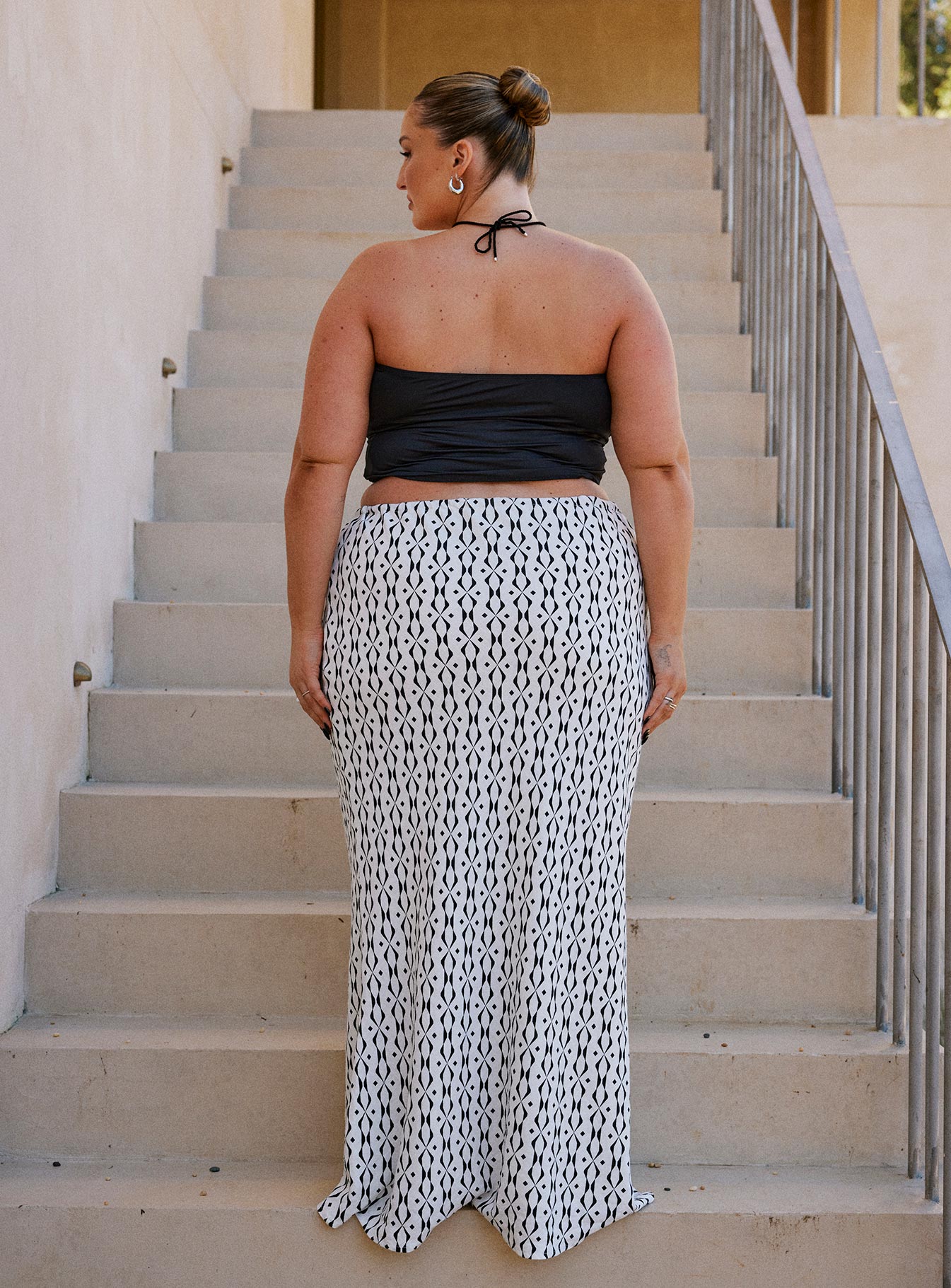 Mercer Linen Blend Maxi Skirt Black / White Curve - Image 6