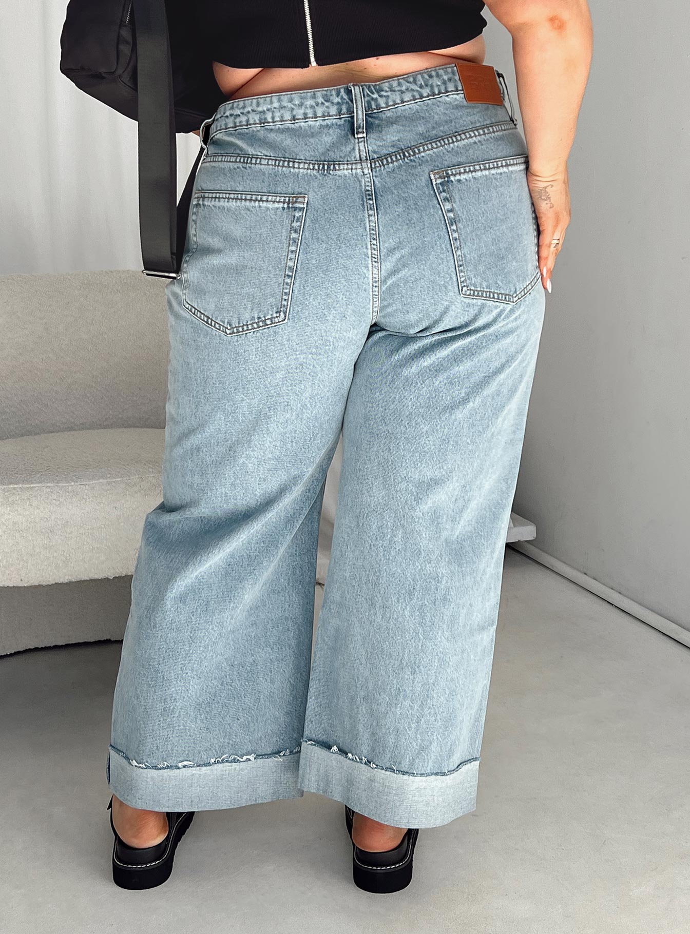 Ollie Straight Leg Jean Mid Wash Denim Curve - Image 4