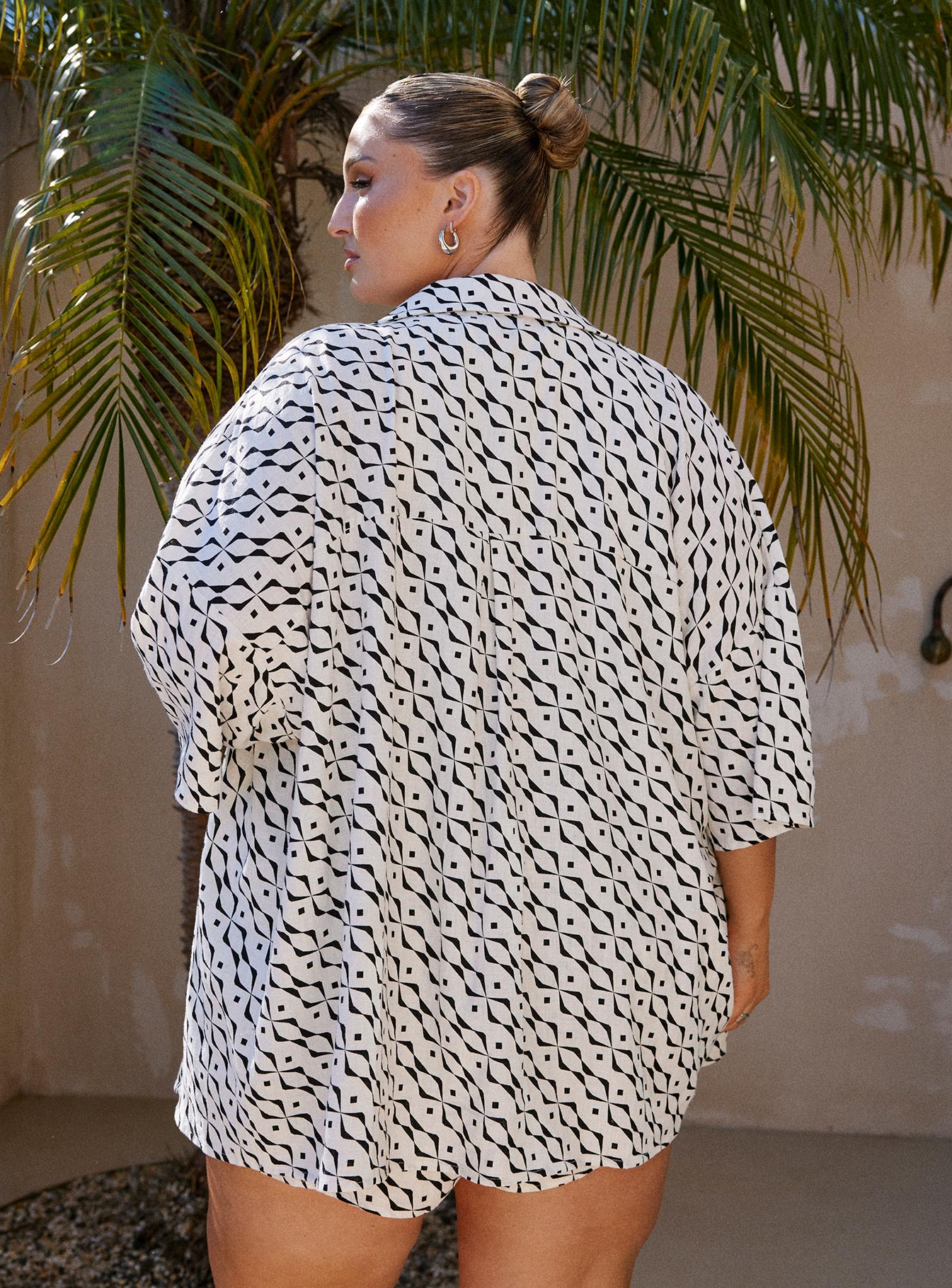 Guava Linen Blend Shirt Black / White Curve - Image 3