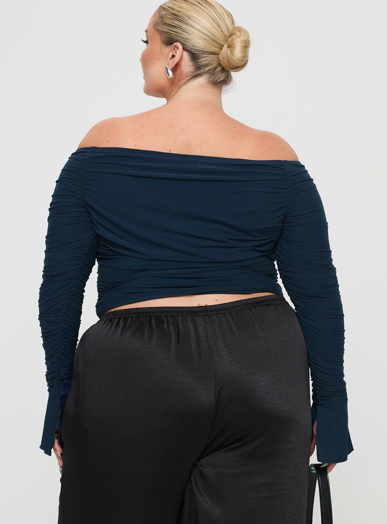 Moreno Off The Shoulder Top Navy Curve - Image 4