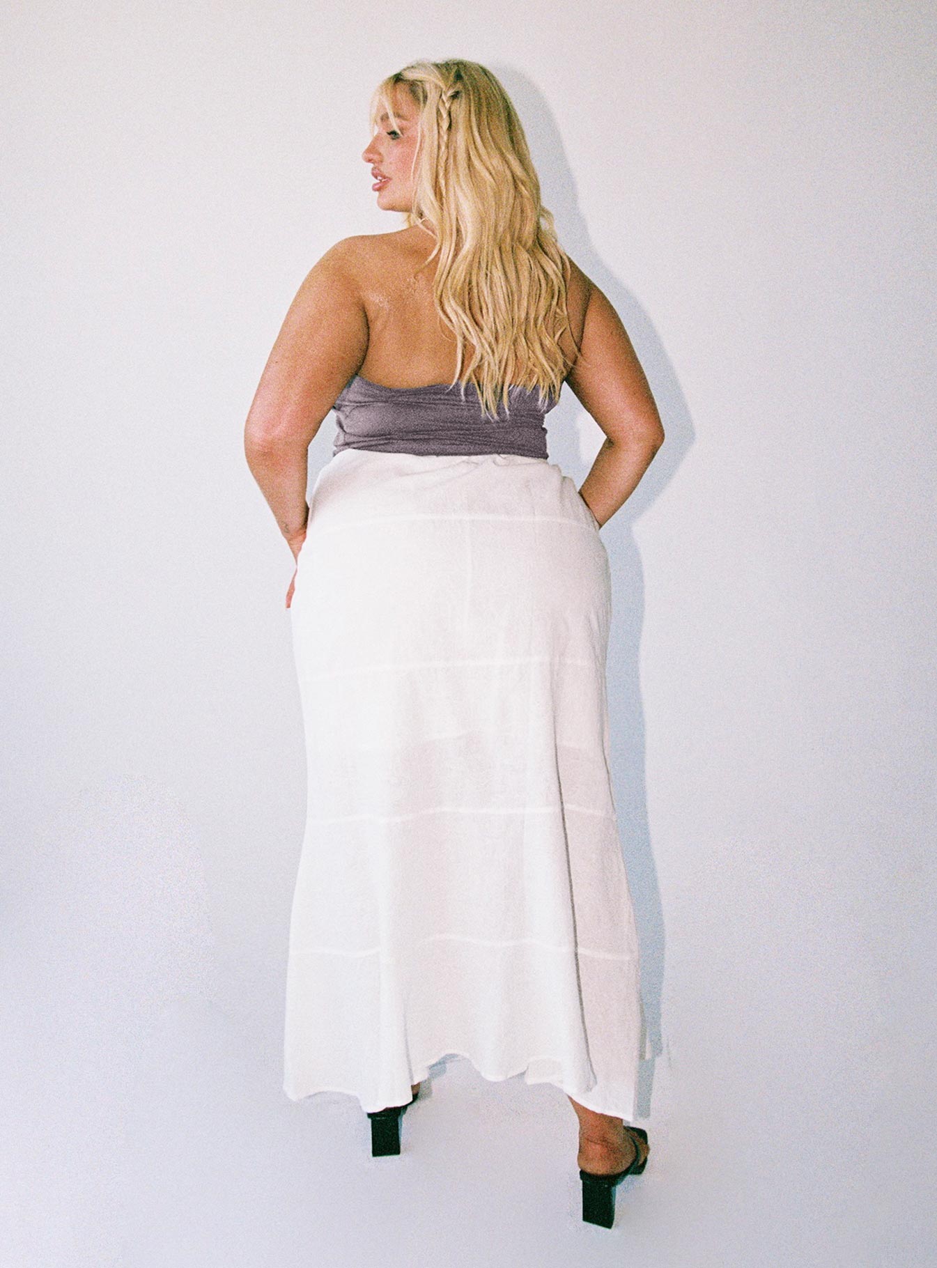 Raven Mid Rise Maxi Skirt White Curve - Image 6