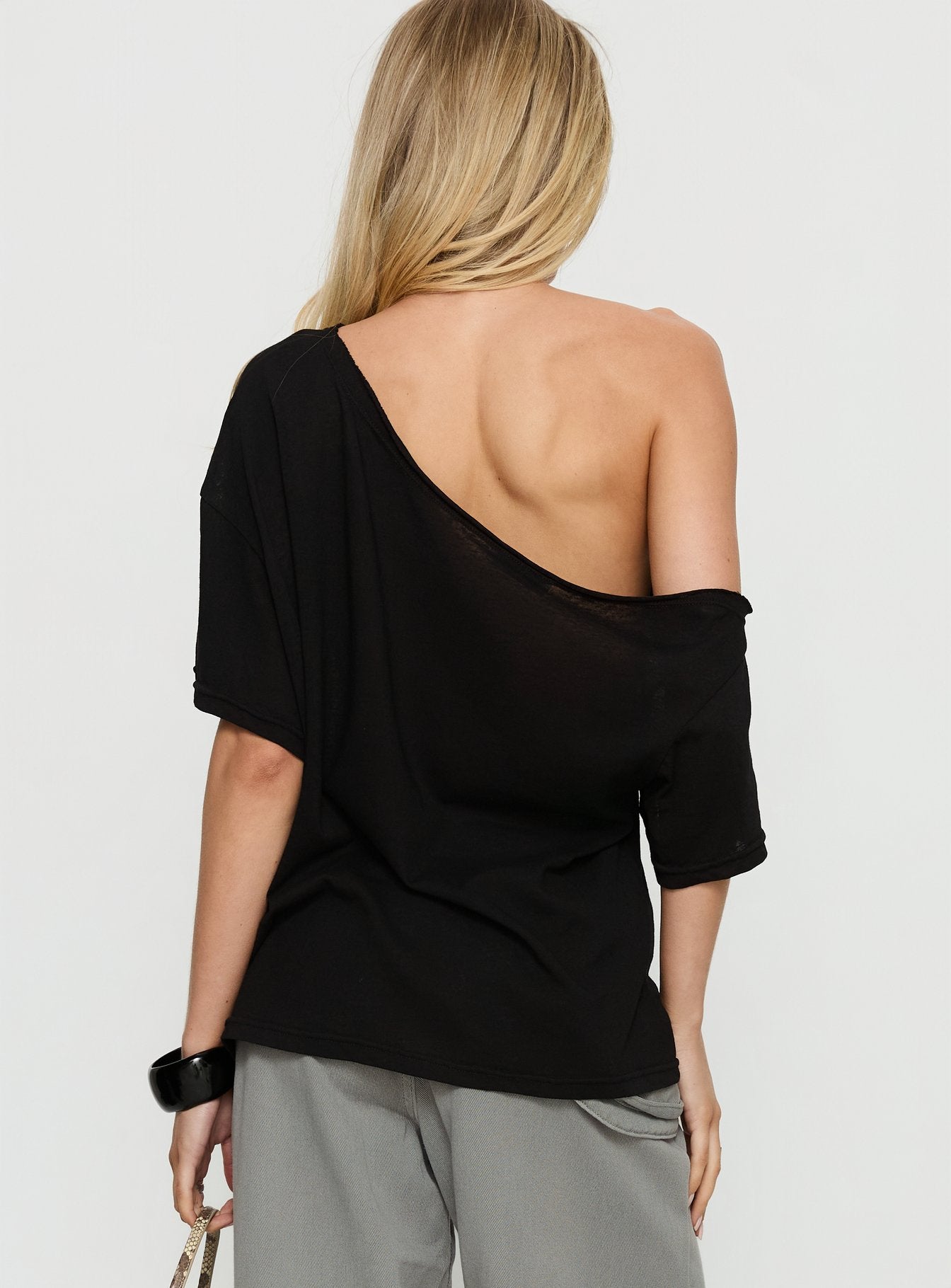Winny Off Shoulder Tee Black - Image 5