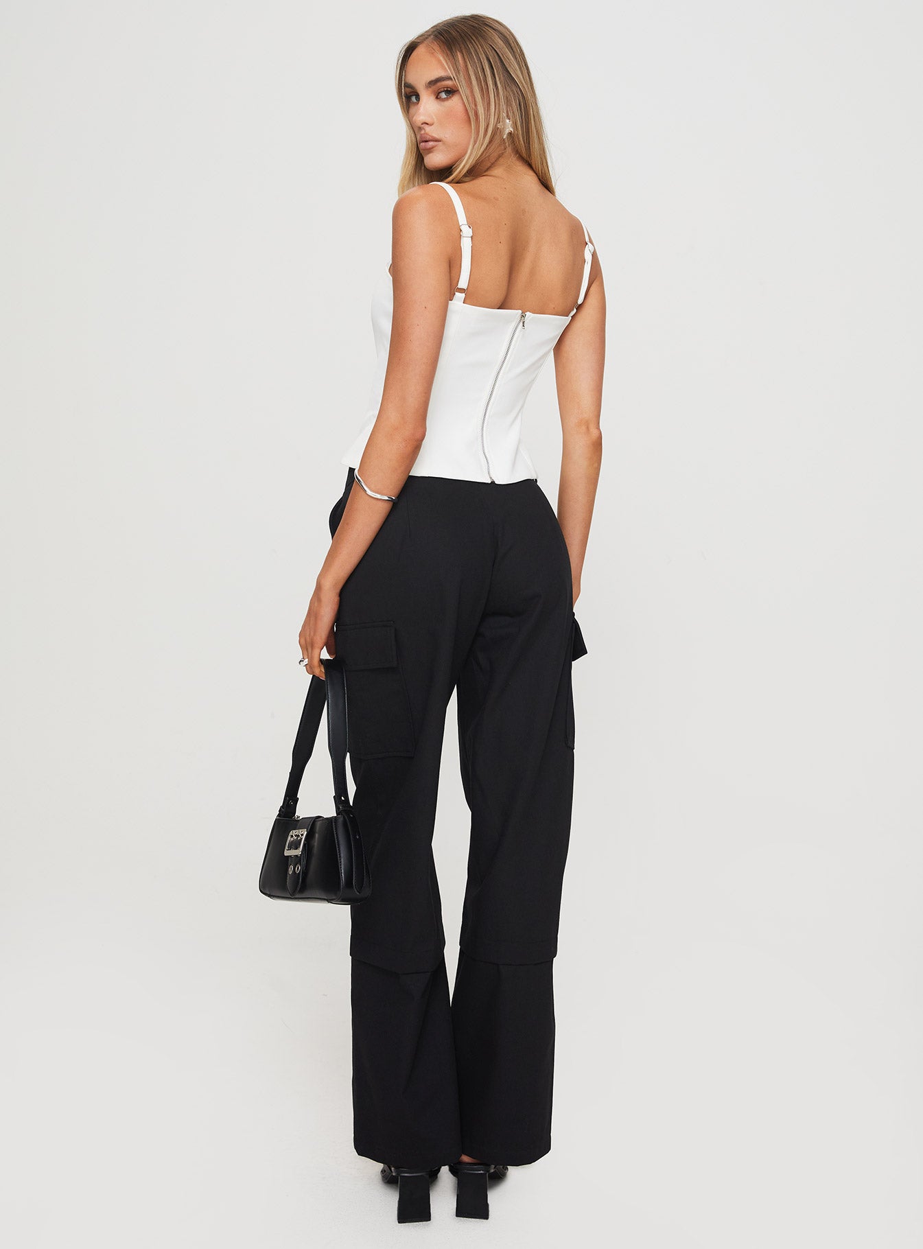 Raider Low Waist Cargo Pant Black - Image 4