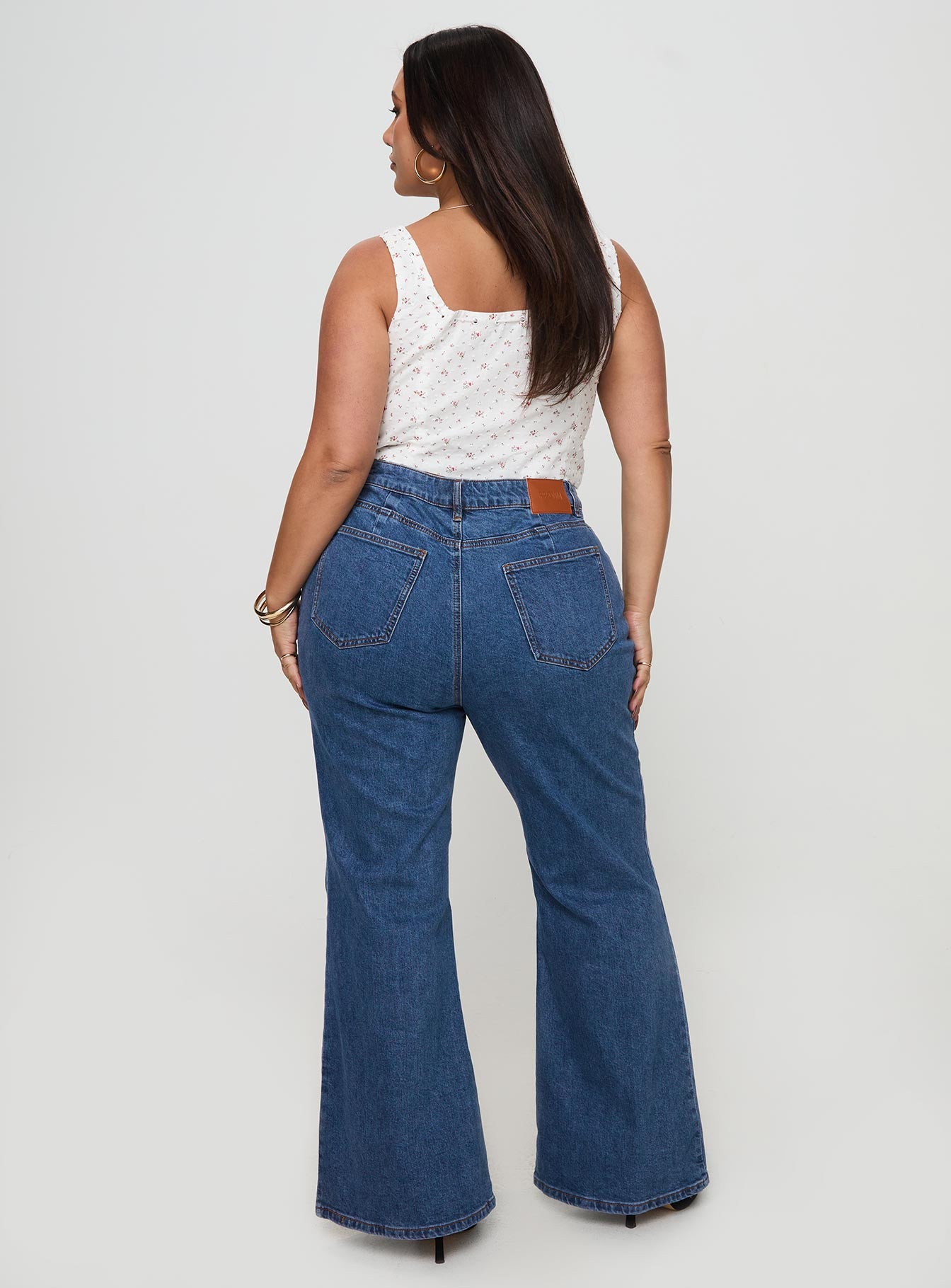 Lucille High Rise Flared Jeans Mid Wash Curve - Image 4