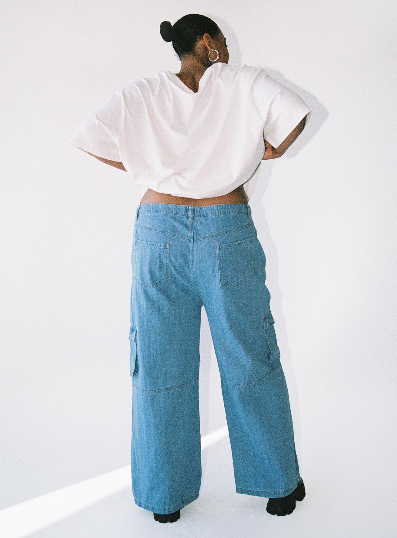 Paige Mid Rise Cargo Jean Denim Curve - Image 4