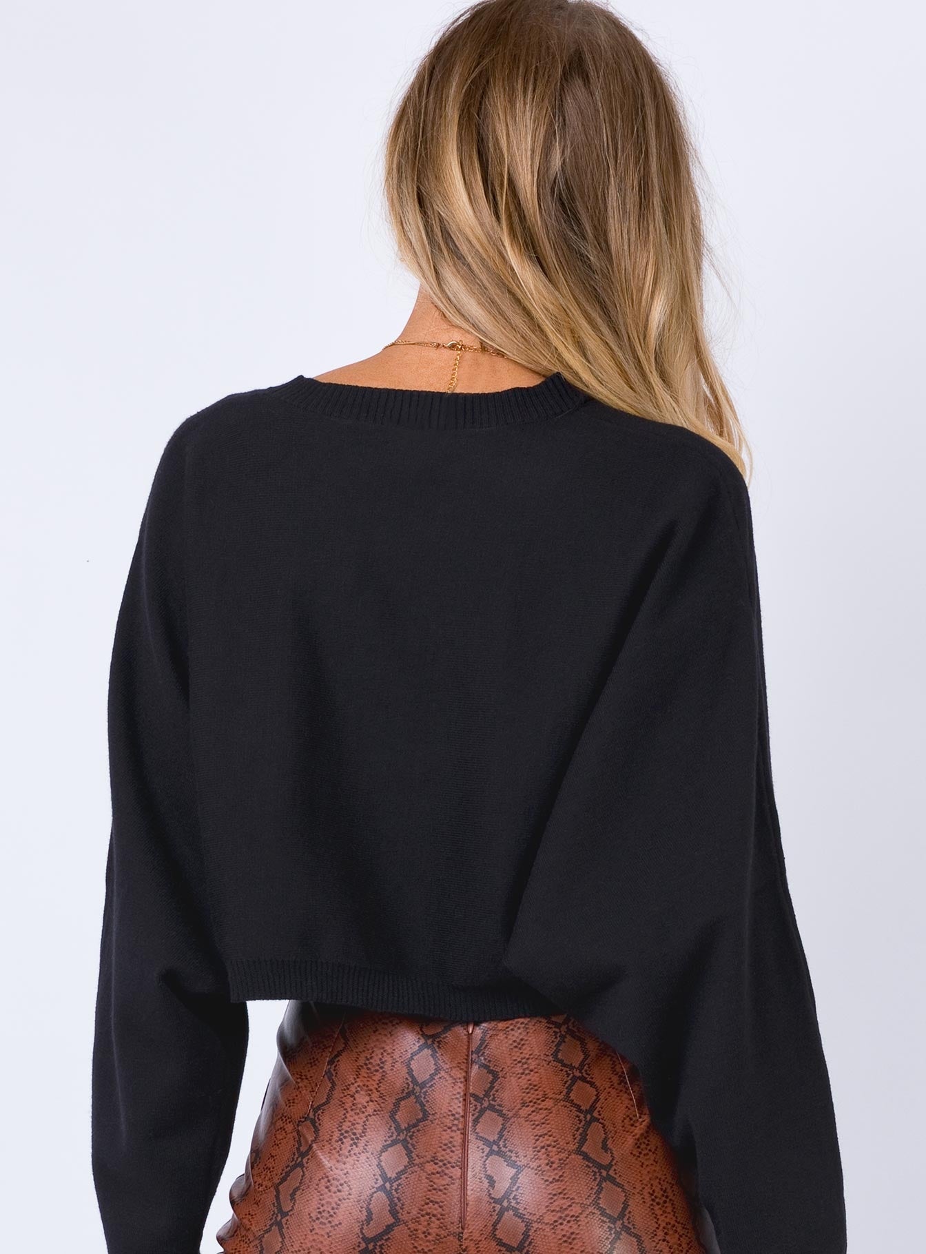 The Thorpe Cropped Sweatshirt Black - Image 6