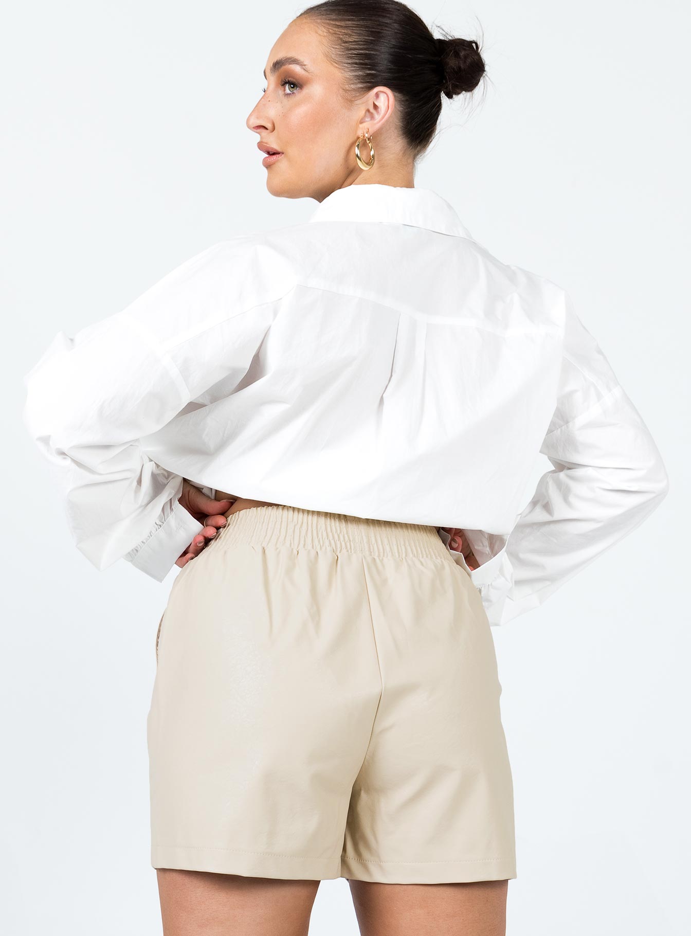 Audrea Shorts Beige - Image 4