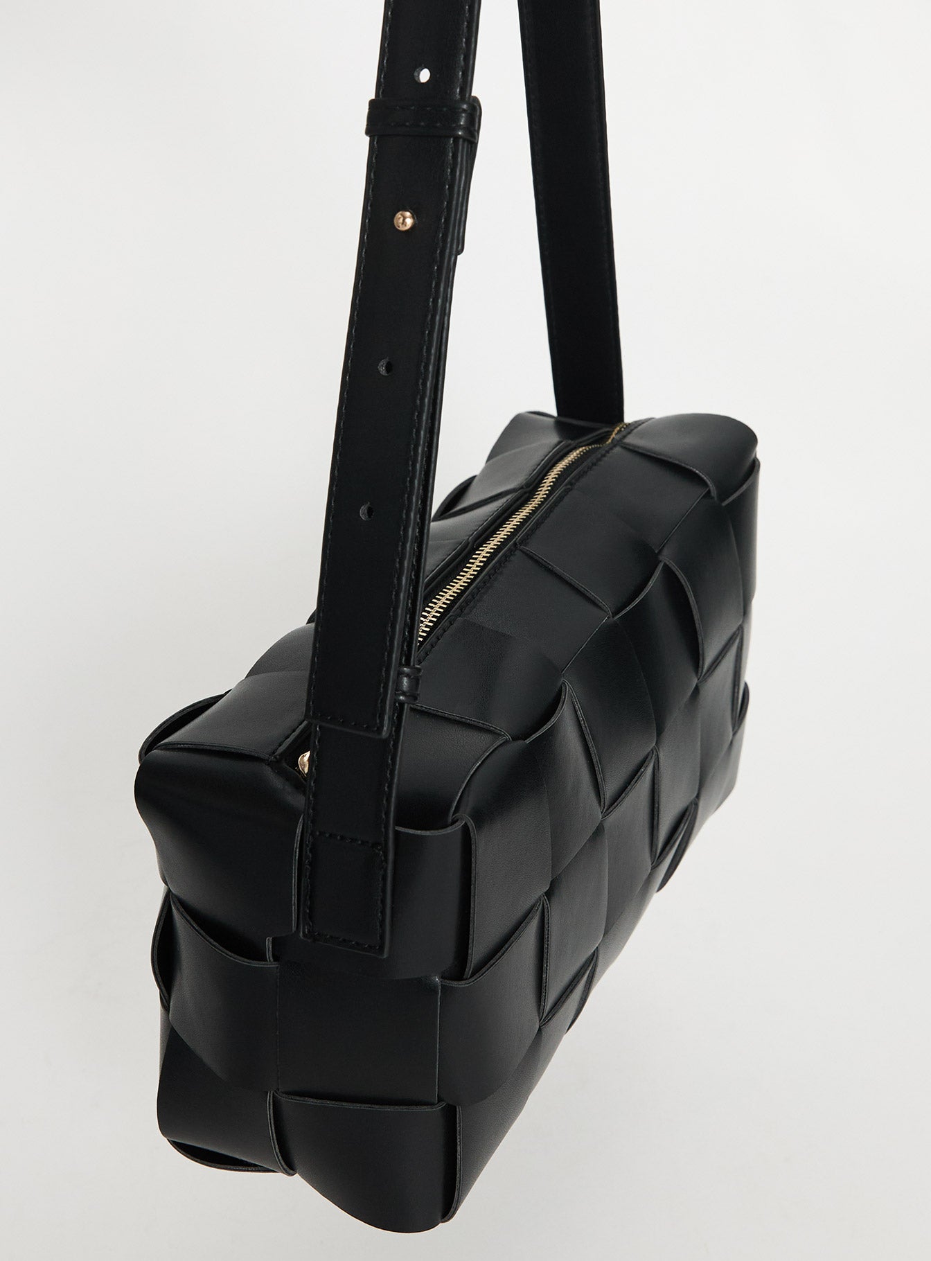 Declynn Woven Shoulder Bag Black - Image 5