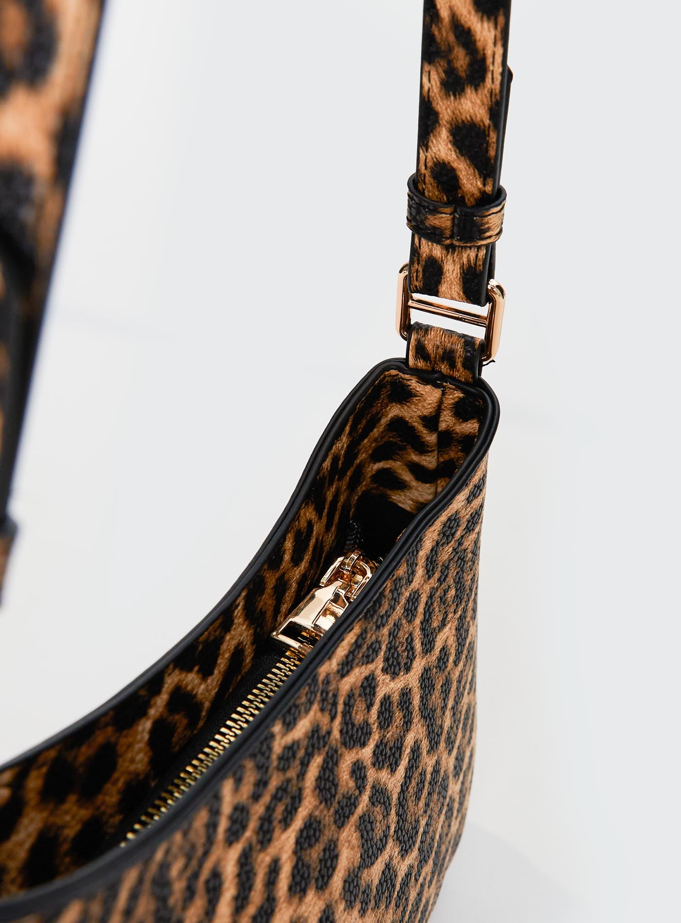 Vesperea Shoulder Bag Leopard - Image 5
