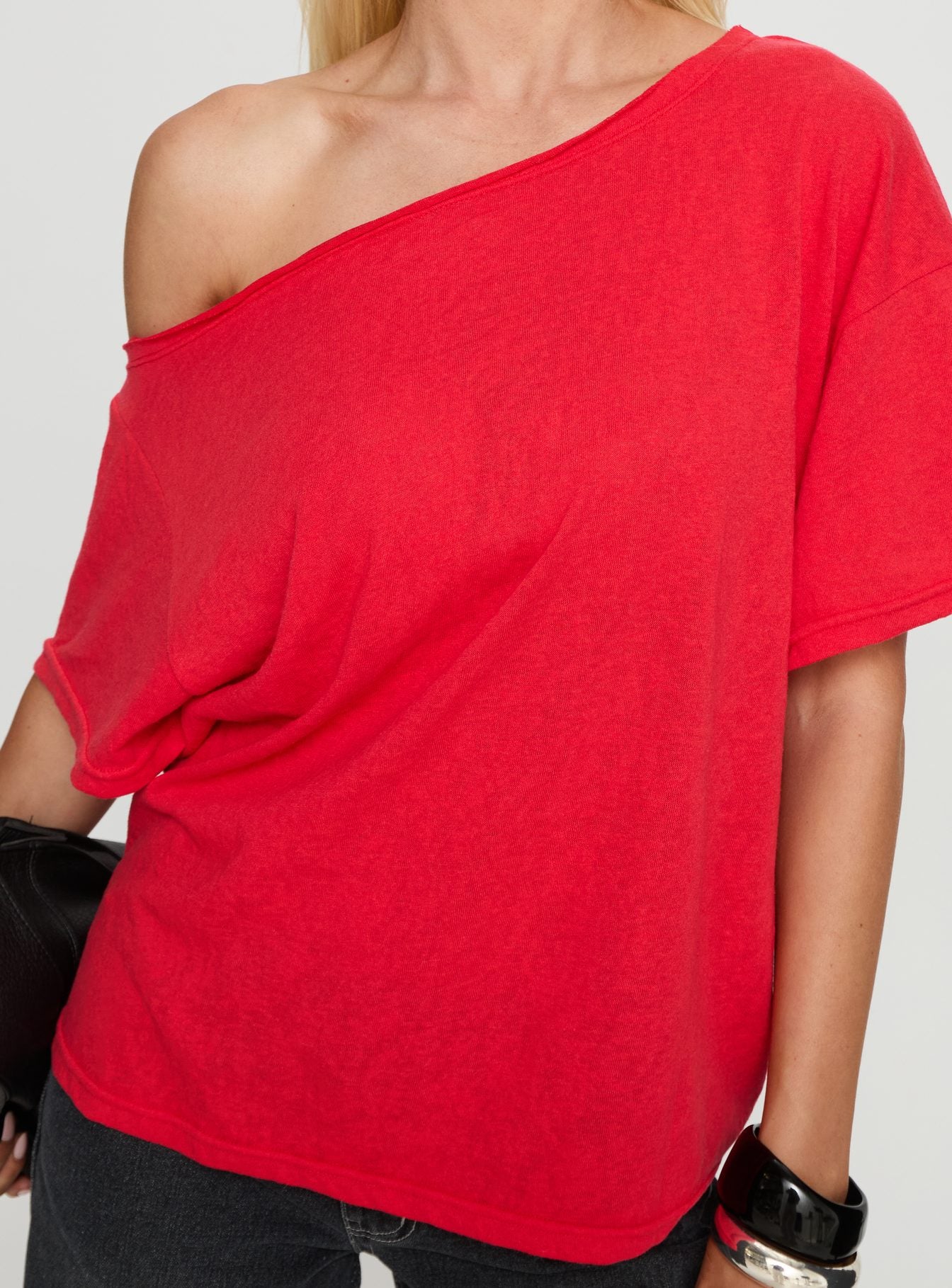 Winny Off Shoulder Tee Red - Image 6