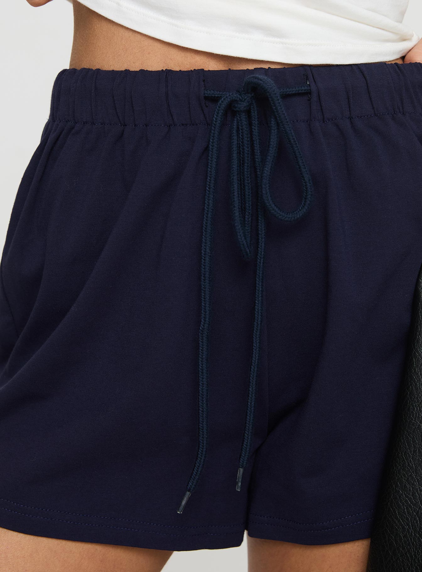 Gavine Shorts Navy - Image 5