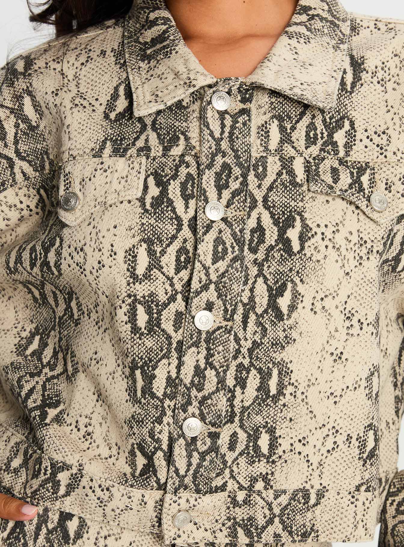 Venom Jacket Snake - Image 6