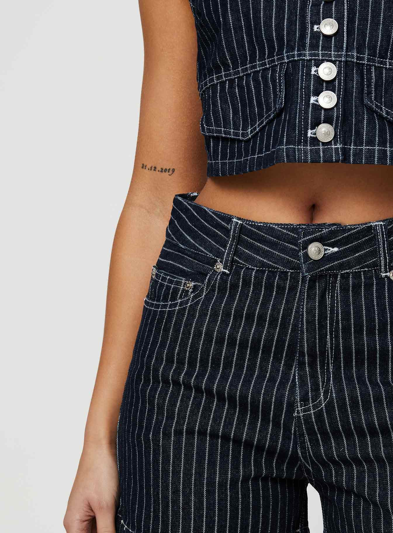 Rathlyn Pinstripe Shorts Dark Denim - Image 7