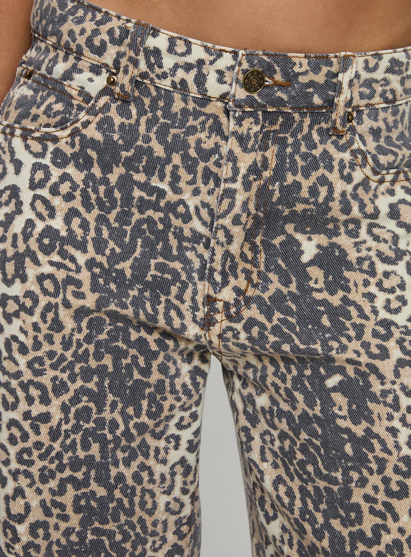 Top Model Low Rise Straight Leg Jeans Leopard Fade - Image 6
