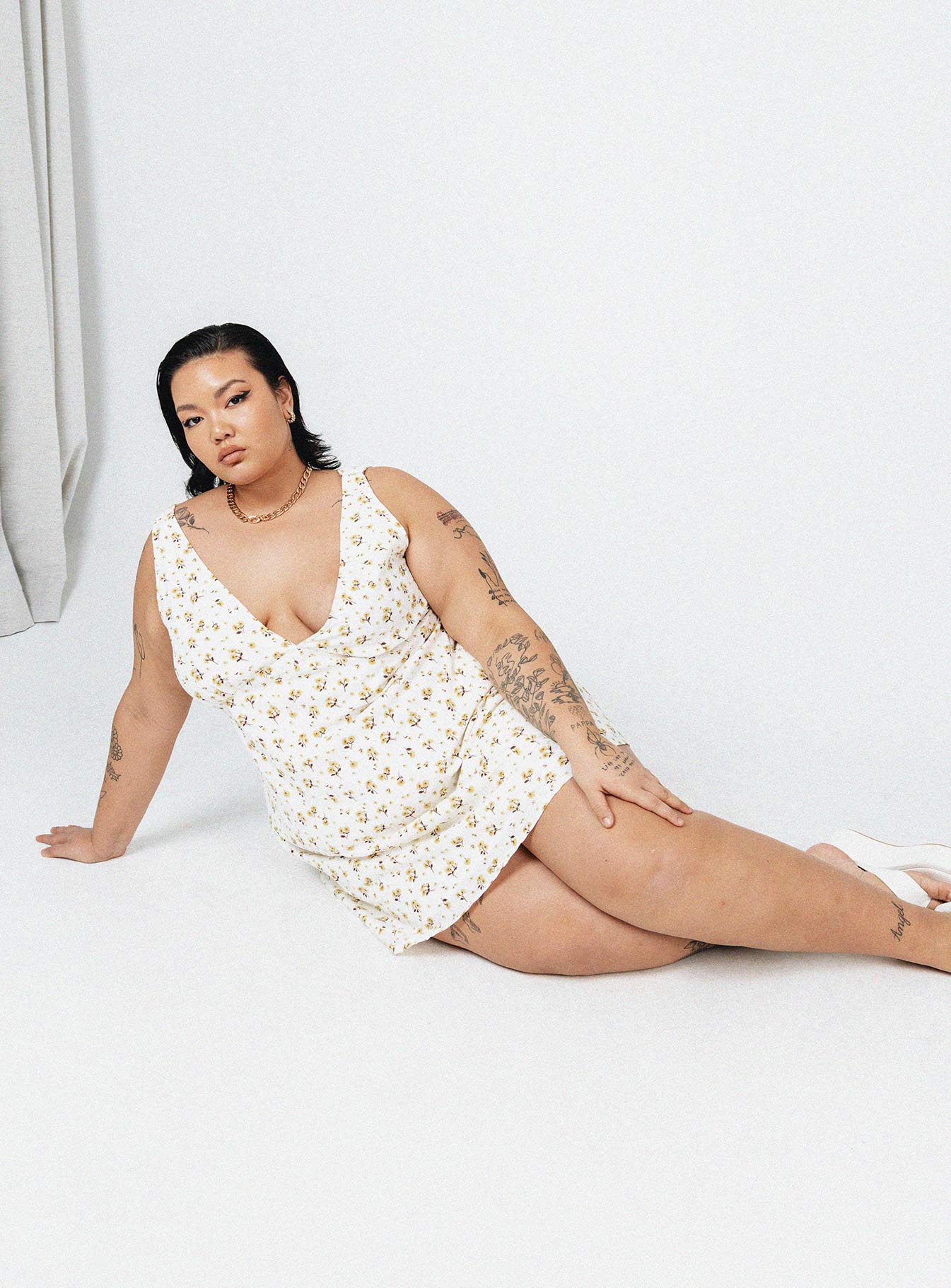 Nellie Mini Dress White / Yellow Floral Curve - Image 6