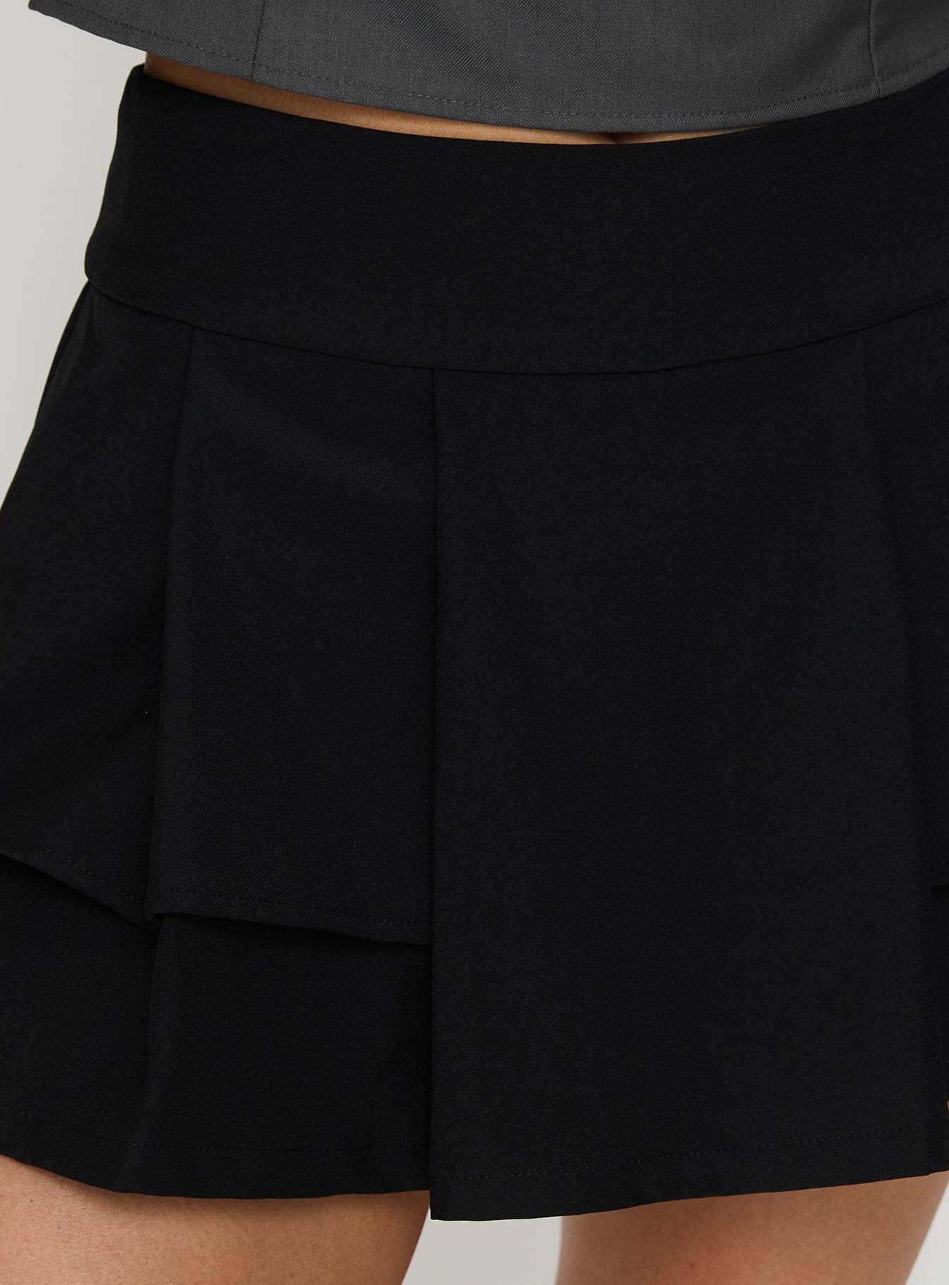 Yeva Pleat Mini Skirt Black - Image 6