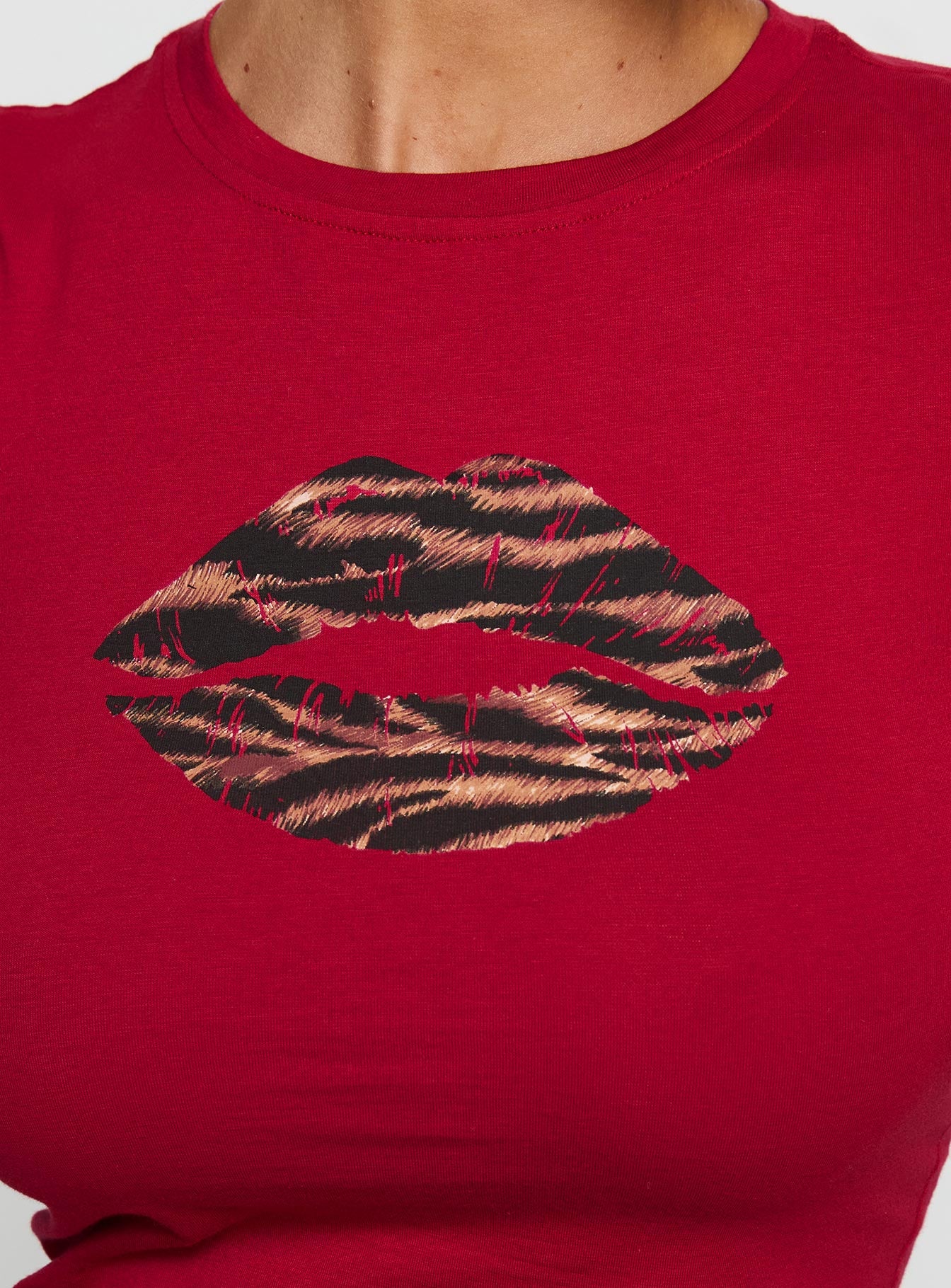 Sutin Tee Red - Image 6
