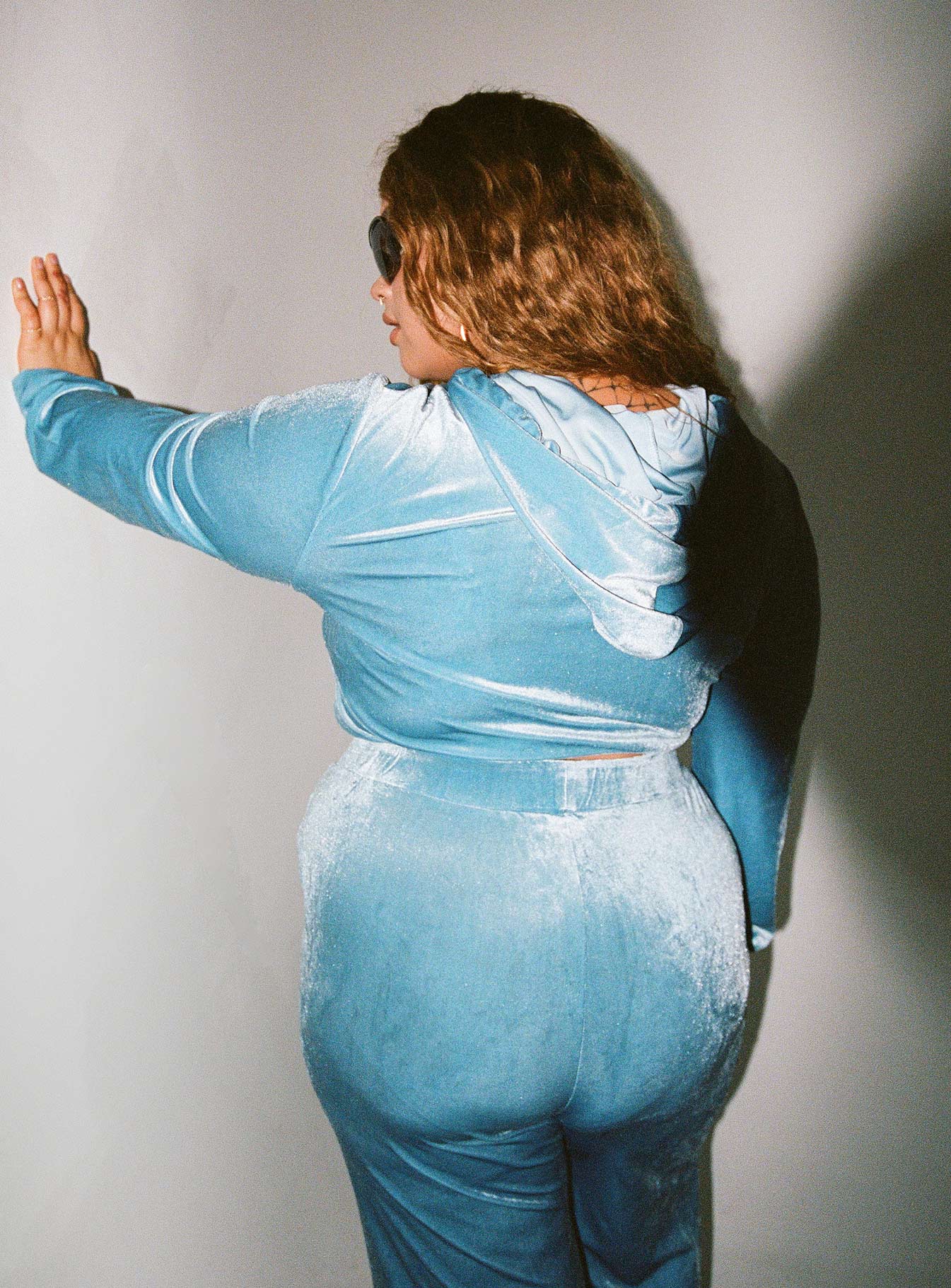 Velour Hoodie Blue Curve - Image 4