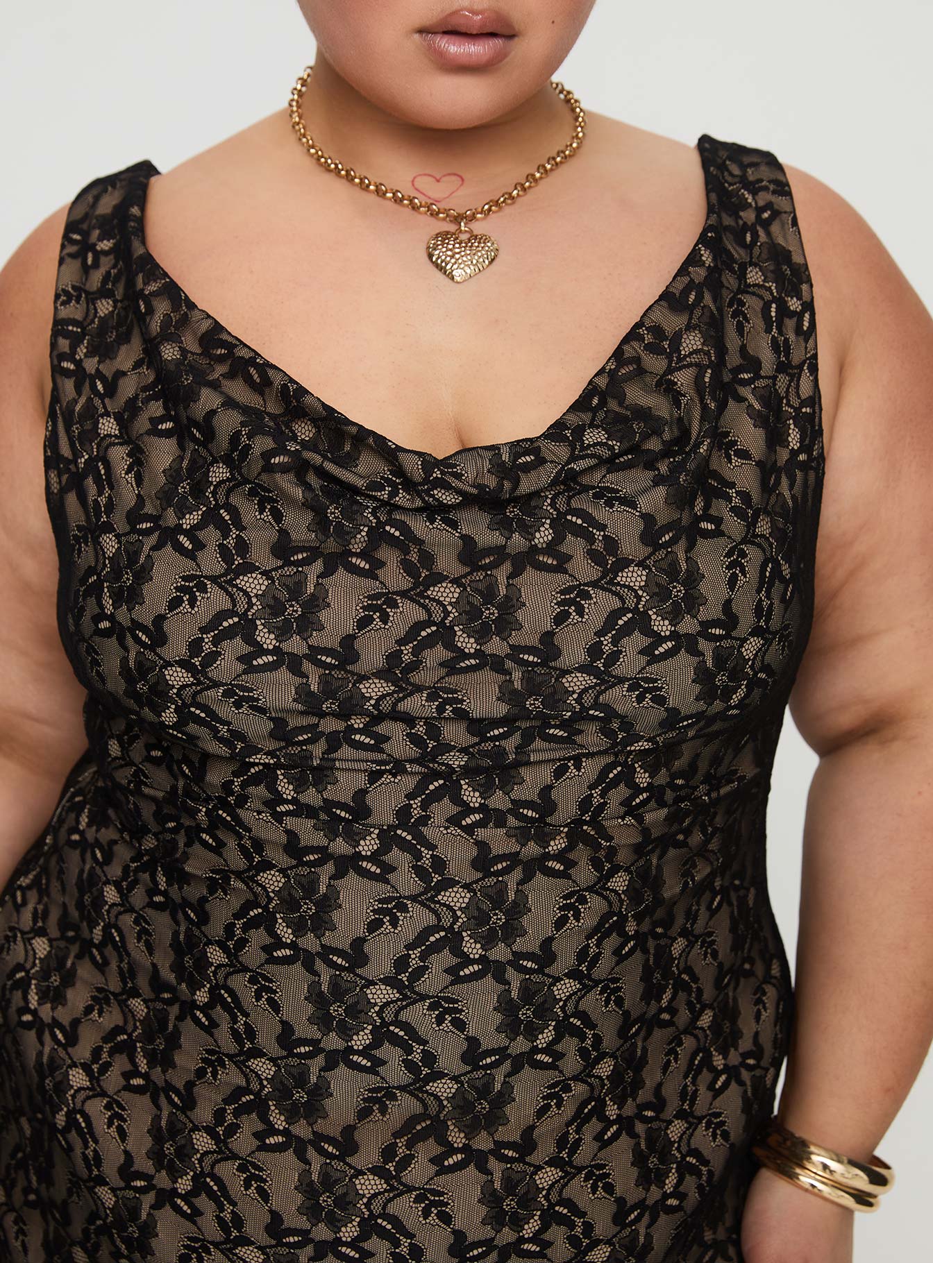 Romani Lace Maxi Dress Black Curve - Image 5