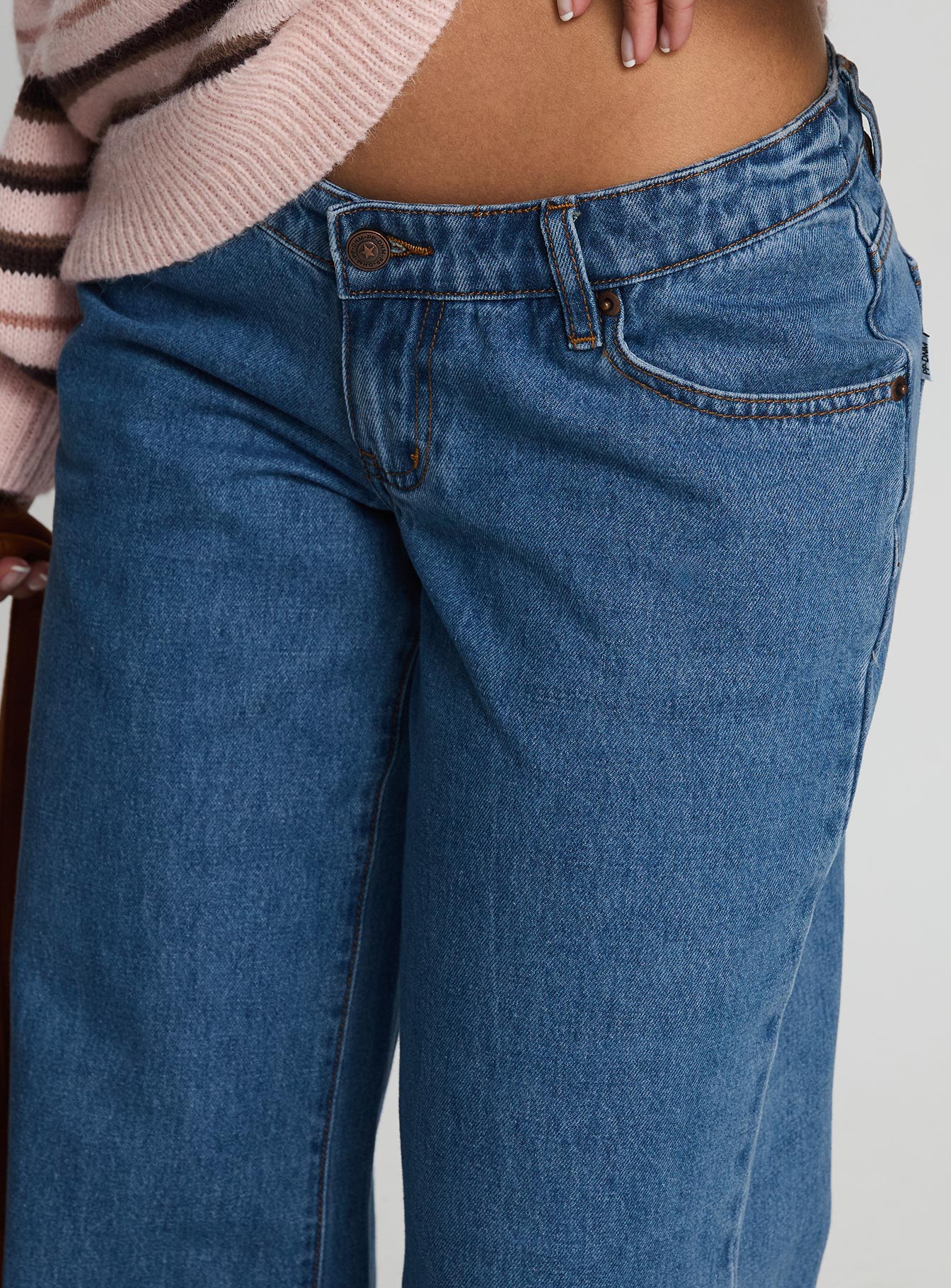 Highlands Low Rise Wide Leg Jeans Mid Blue Wash - Image 6