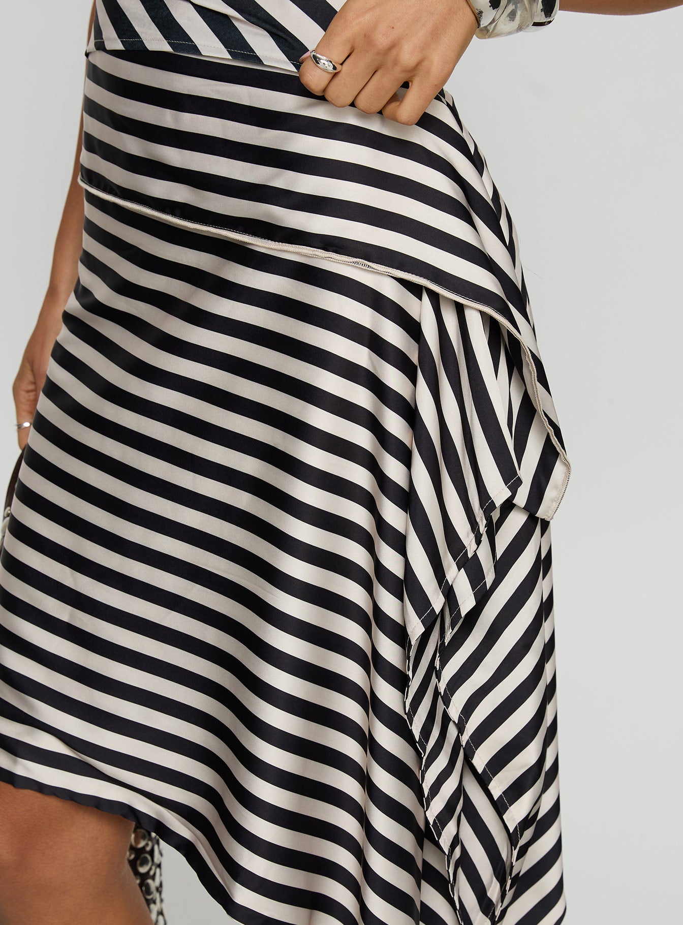 Allure Midi Skirt Noir Stripe - Image 6