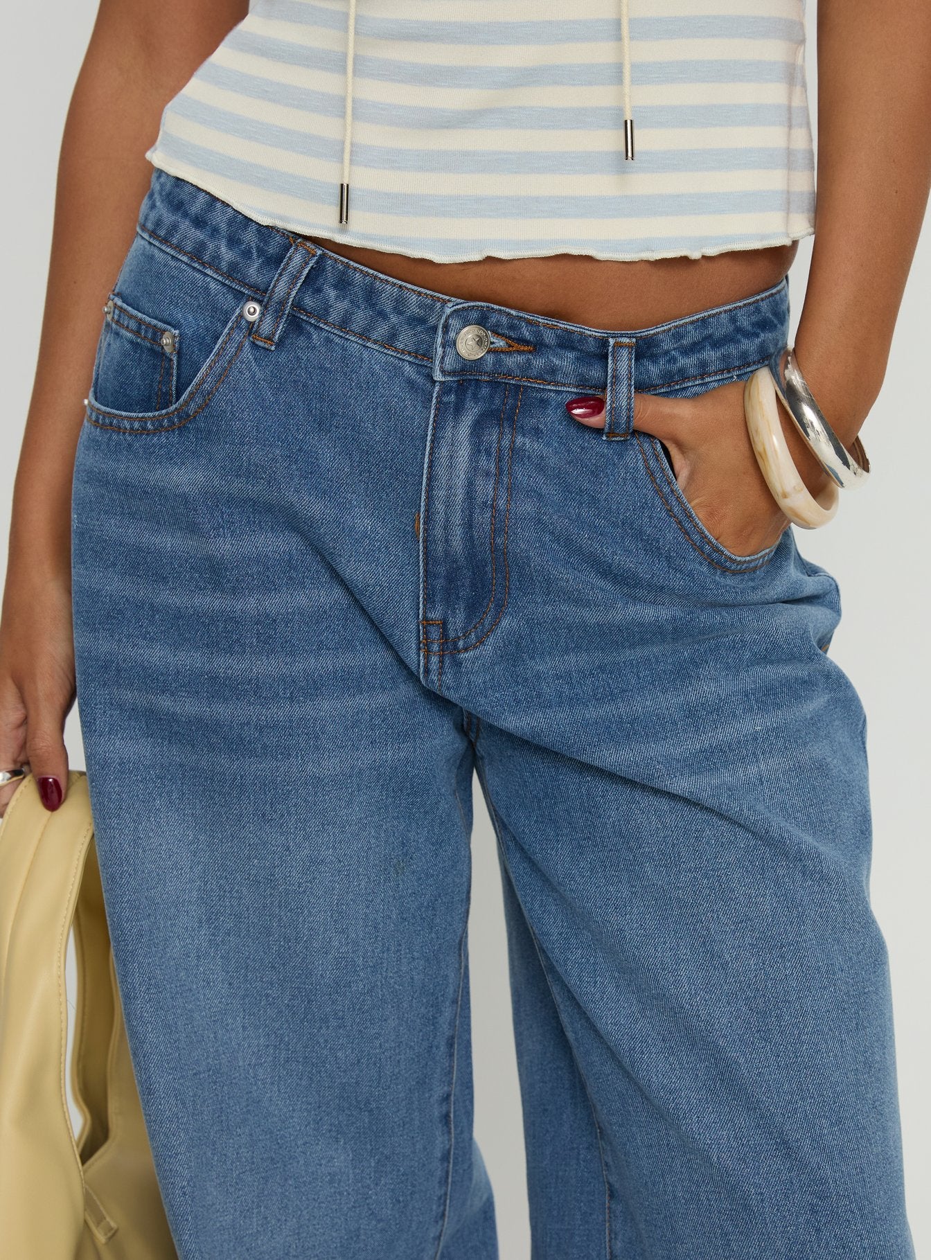 Jacobie Mid Rise Wide Leg Jeans Mid Blue Wash - Image 6