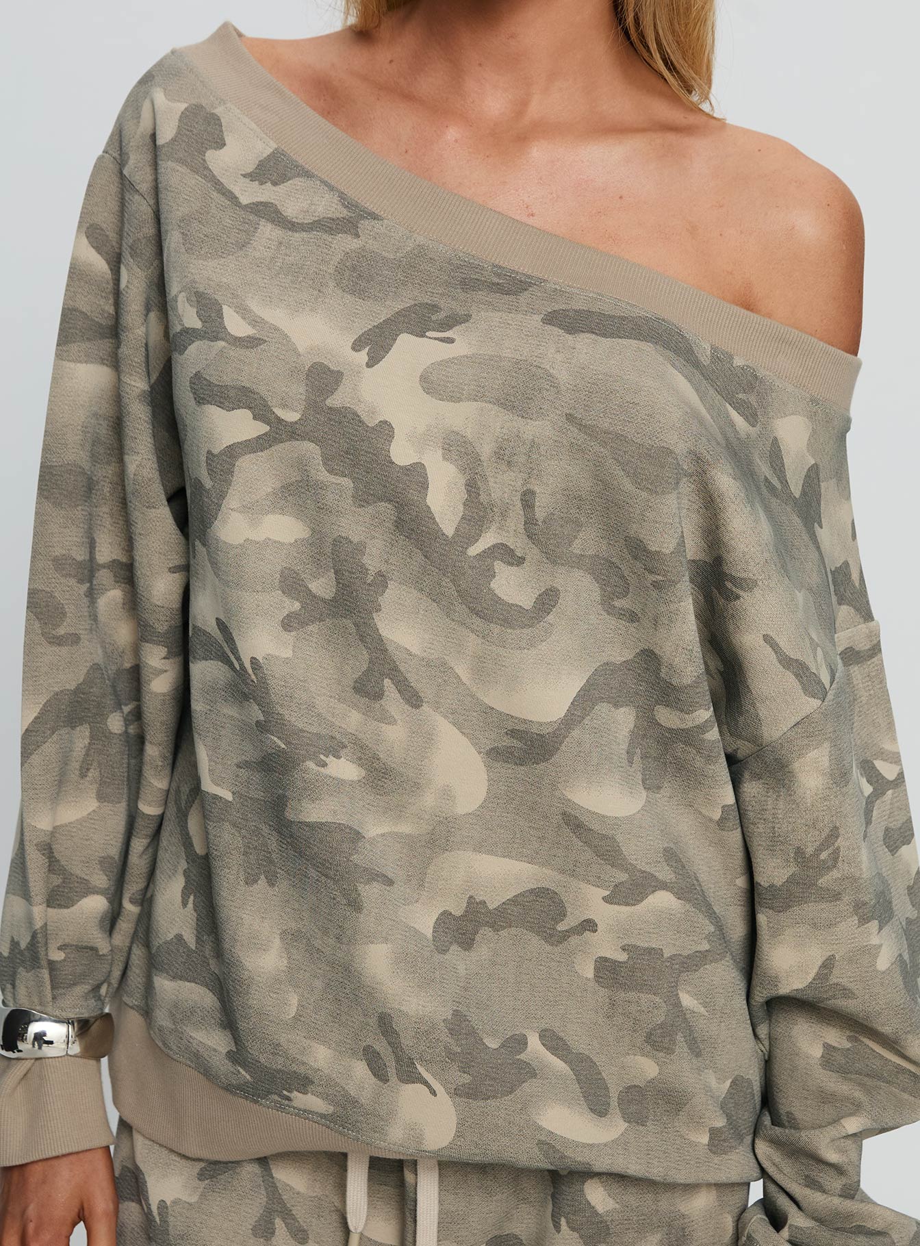 Wellness Off The Shoulder Jumper Washed Camo - Image 6