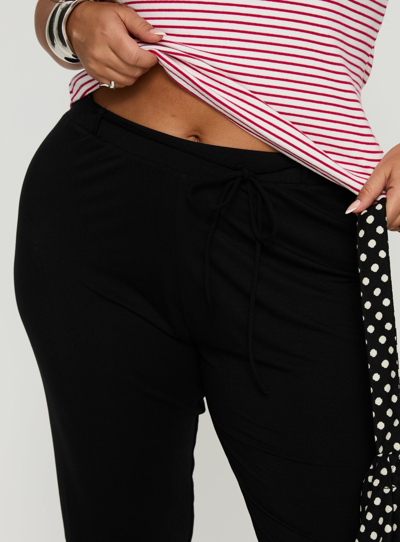 Cayte Capris Black Curve - Image 6