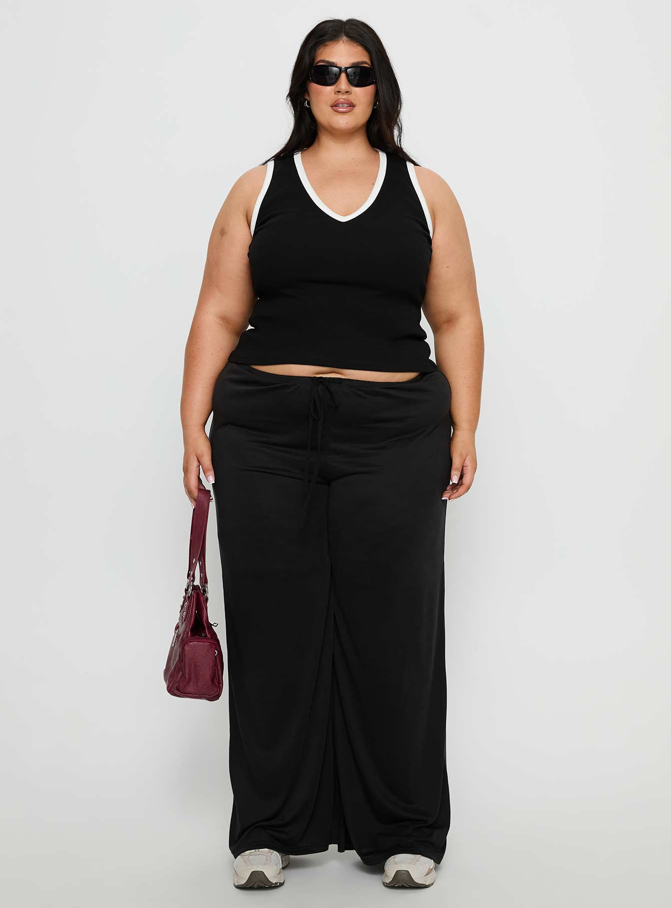 Baseline V Neck Rib Tank Top Black / White Curve - Image 7