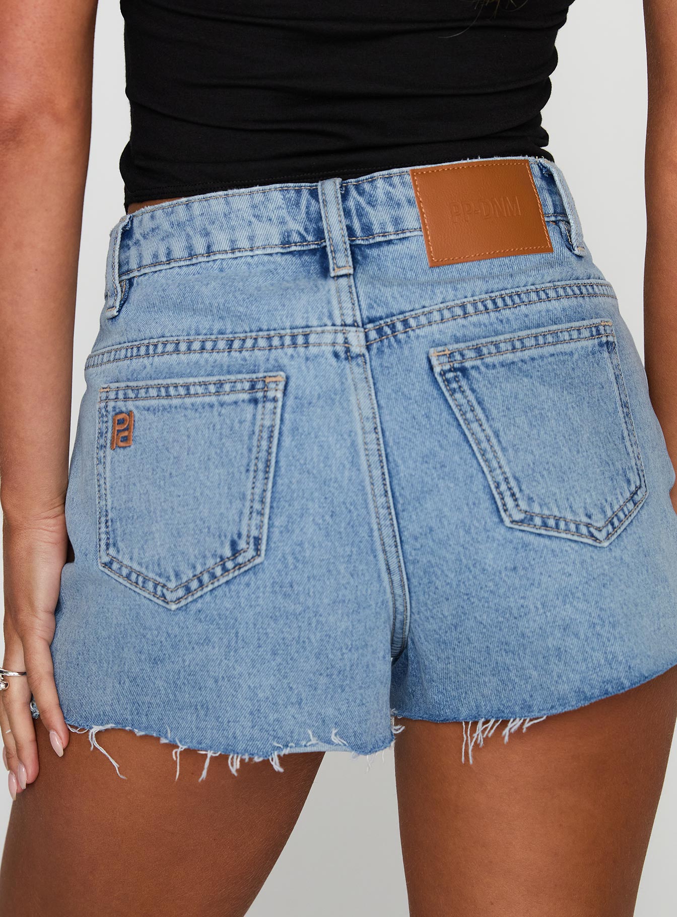 Top Tier Mid Rise Denim Shorts Light Wash Petite - Image 7