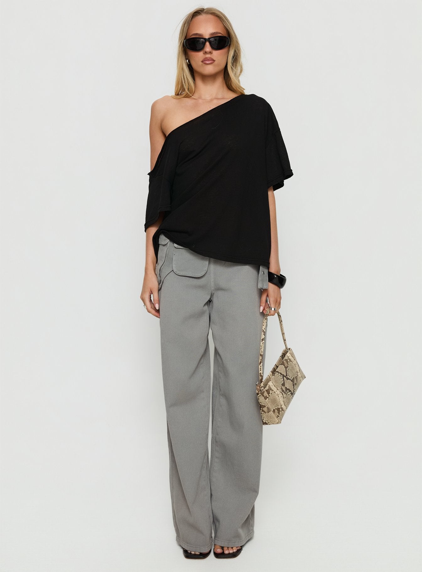 Winny Off Shoulder Tee Black - Image 7