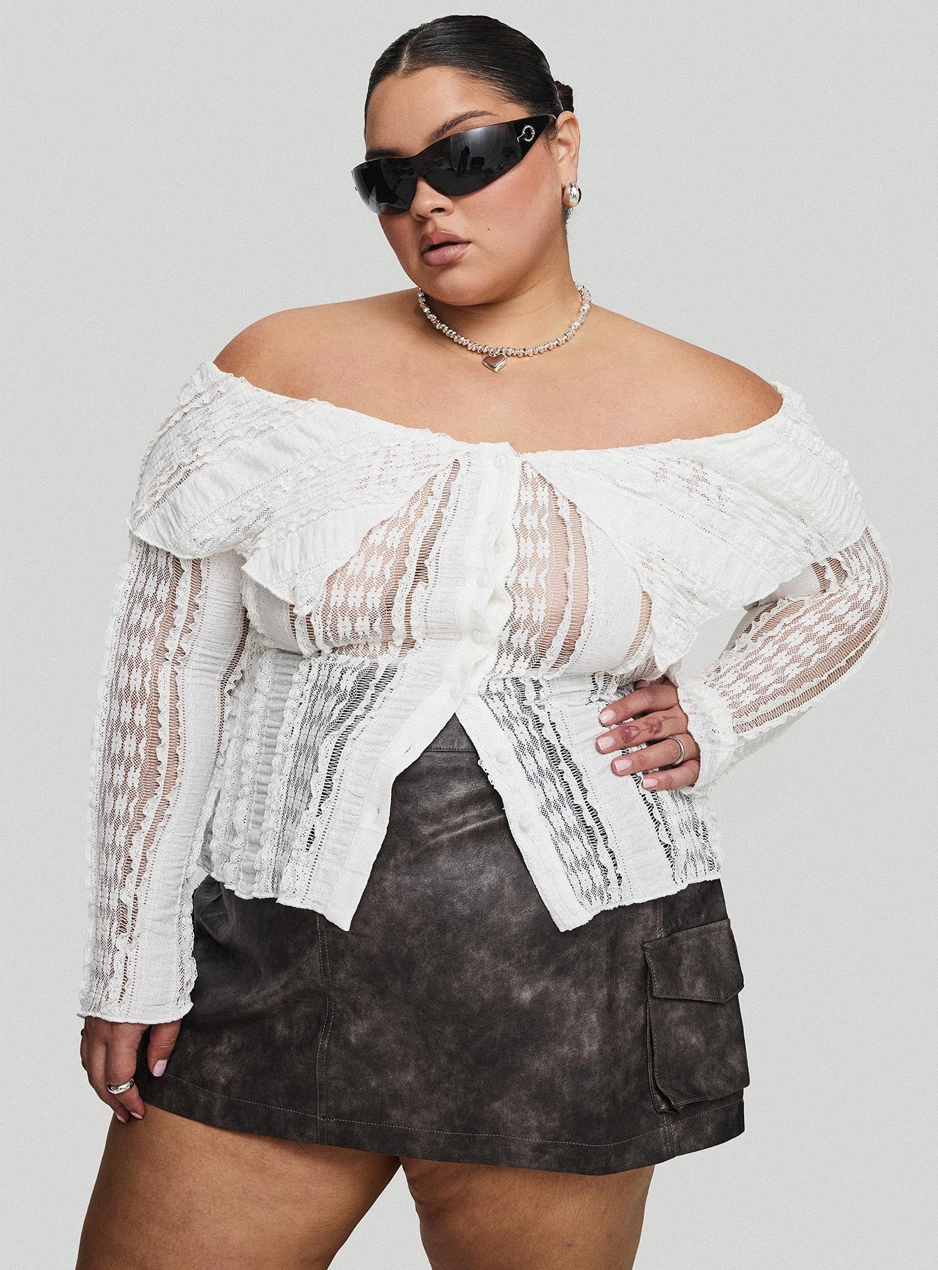 Lisbeth Off The Shoulder Top White Curve - Image 8