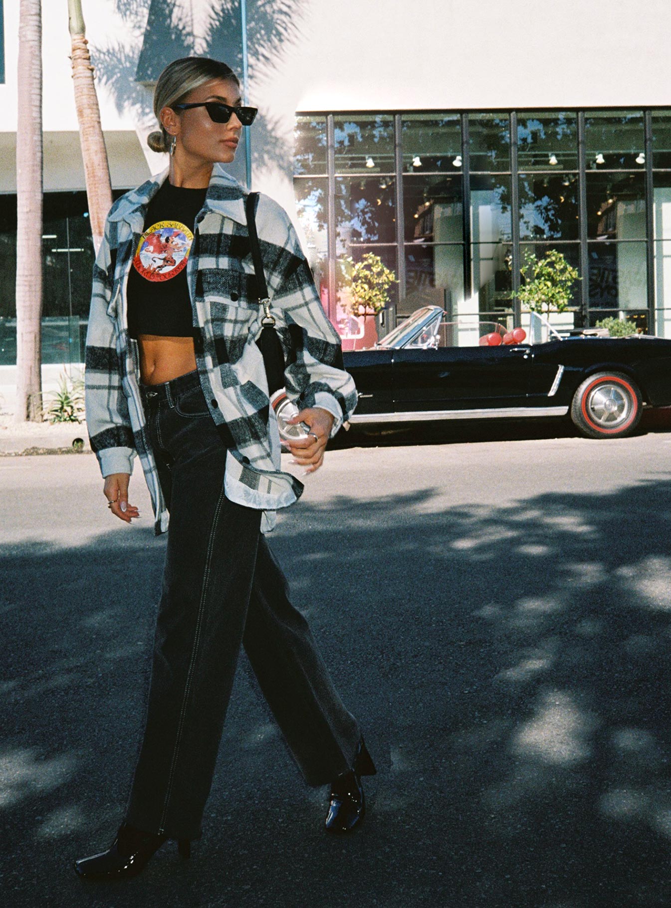 Boundless Denim Jeans Black - Image 7