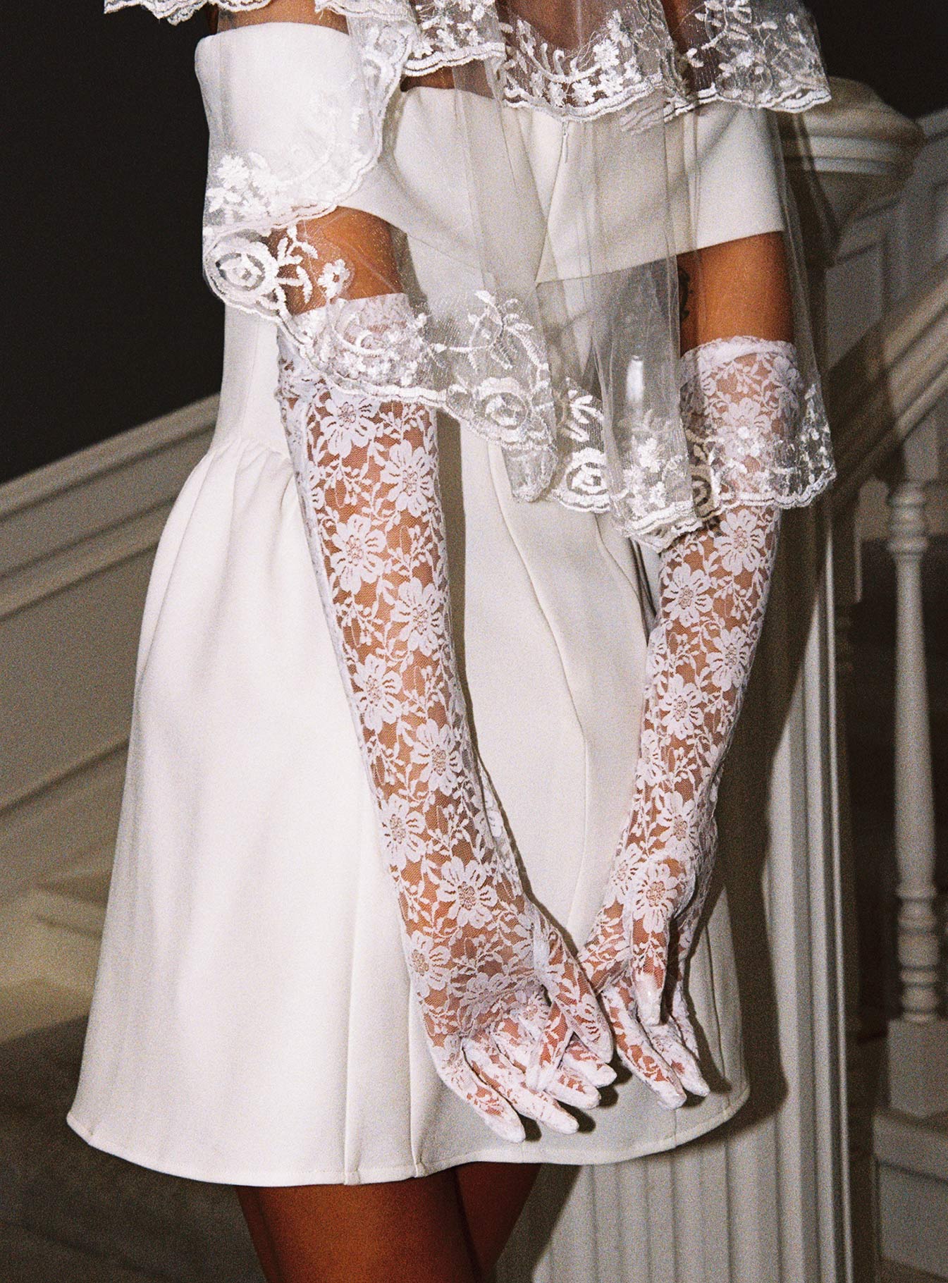 Lady Violet Lace Gloves White - Image 5