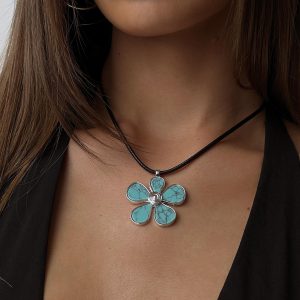 Cuteness Flower Pendant Necklace Black / Blue