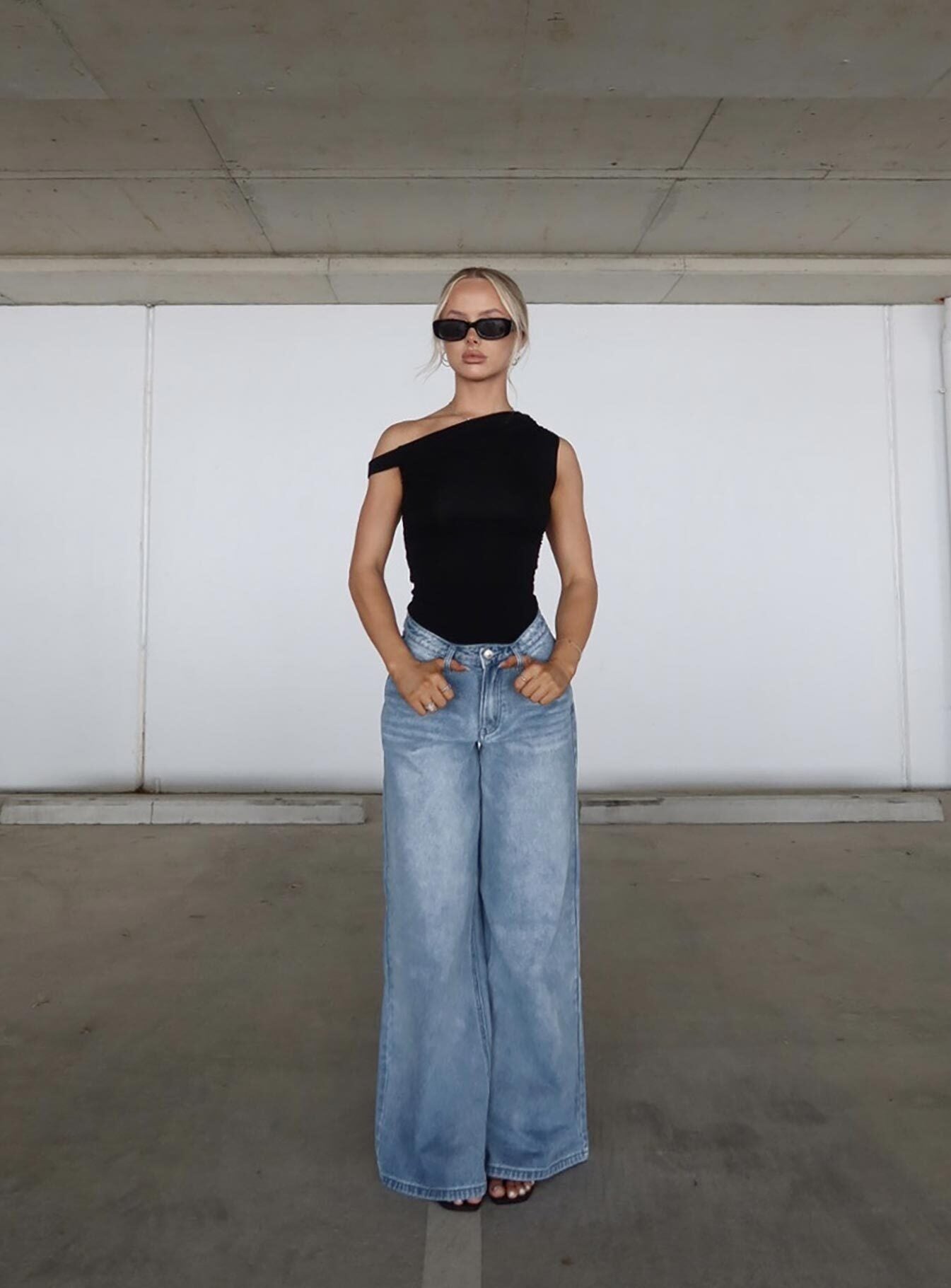 Naylor Mid Rise Wide Leg Jeans Light Blue Wash - Image 17