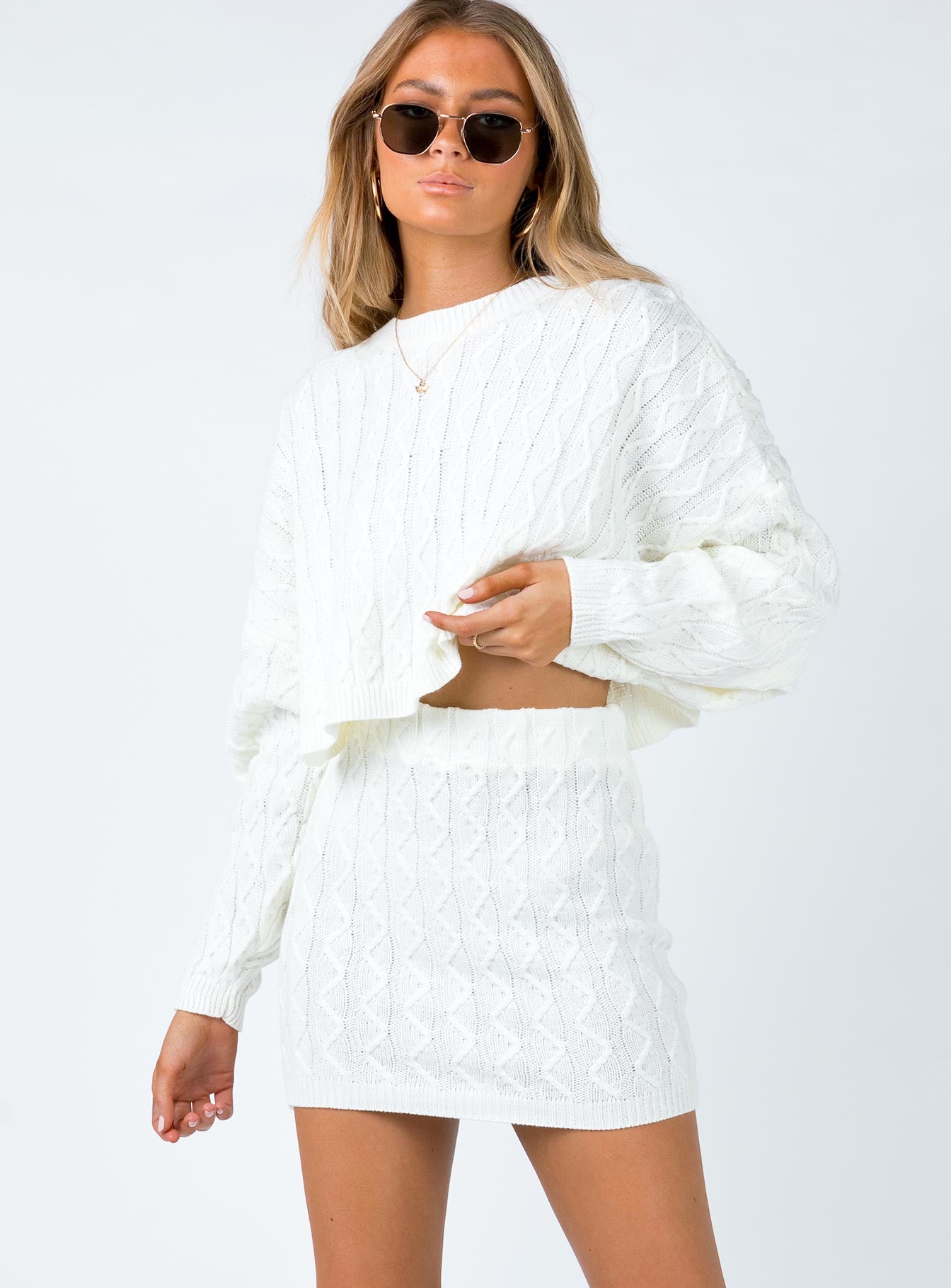 Ainsly Set White - Image 3