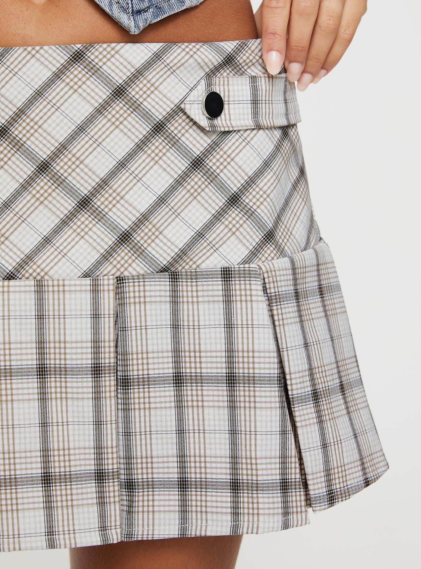 Santaigo Pleat Mini Skirt Neutral Check - Image 6