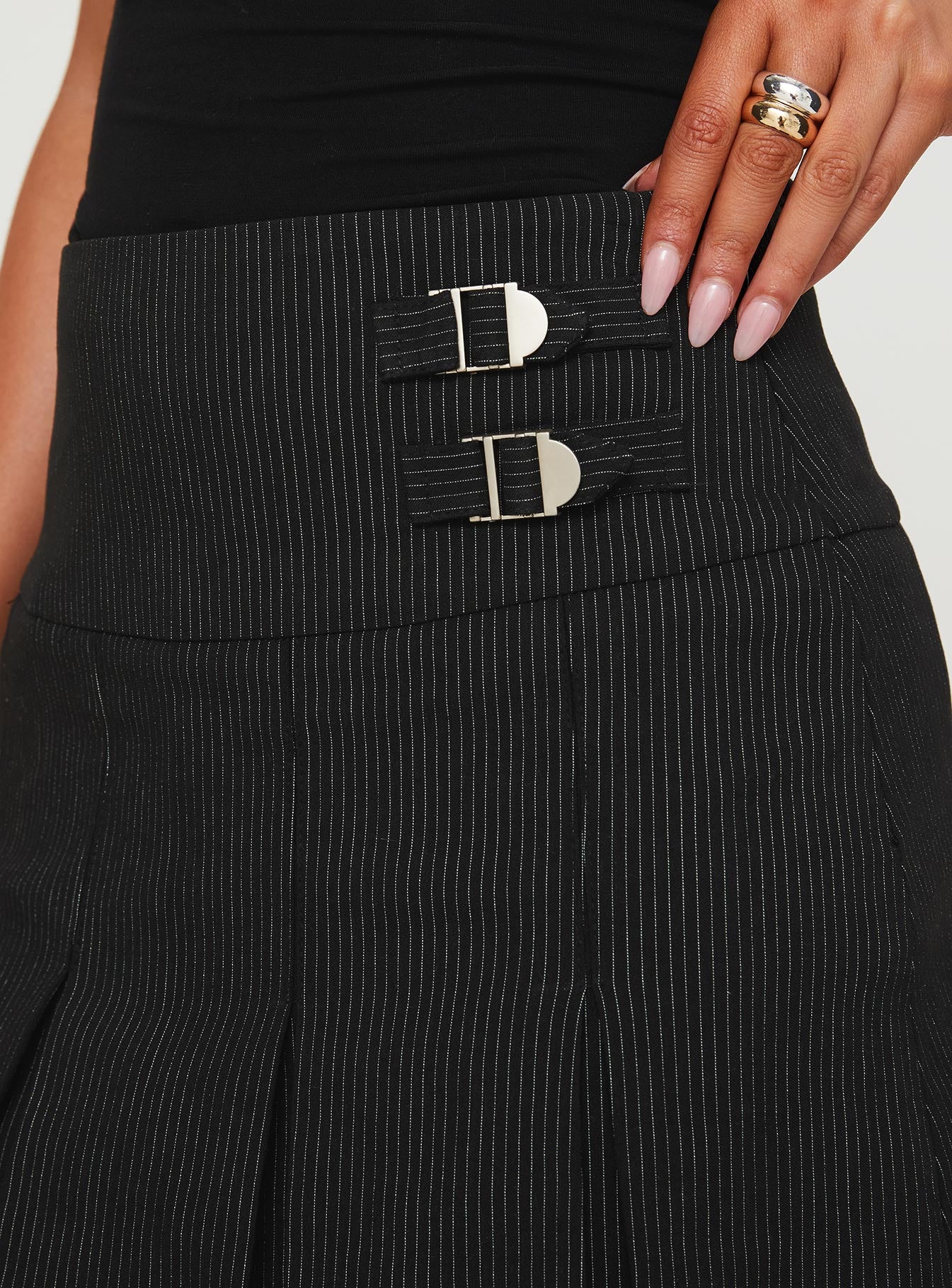 Dereveko Pleated Midi Skirt Black Pinstripe - Image 6